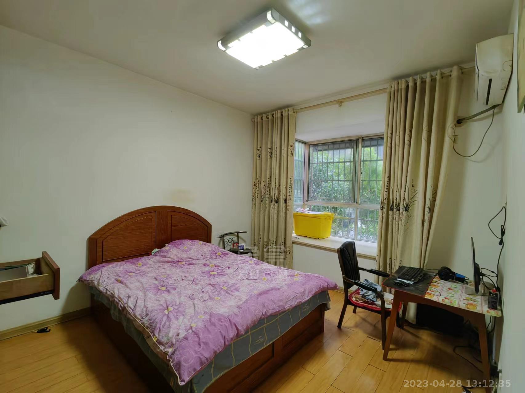 新泰小区  4室2厅1卫   1600.00元/月室内图
