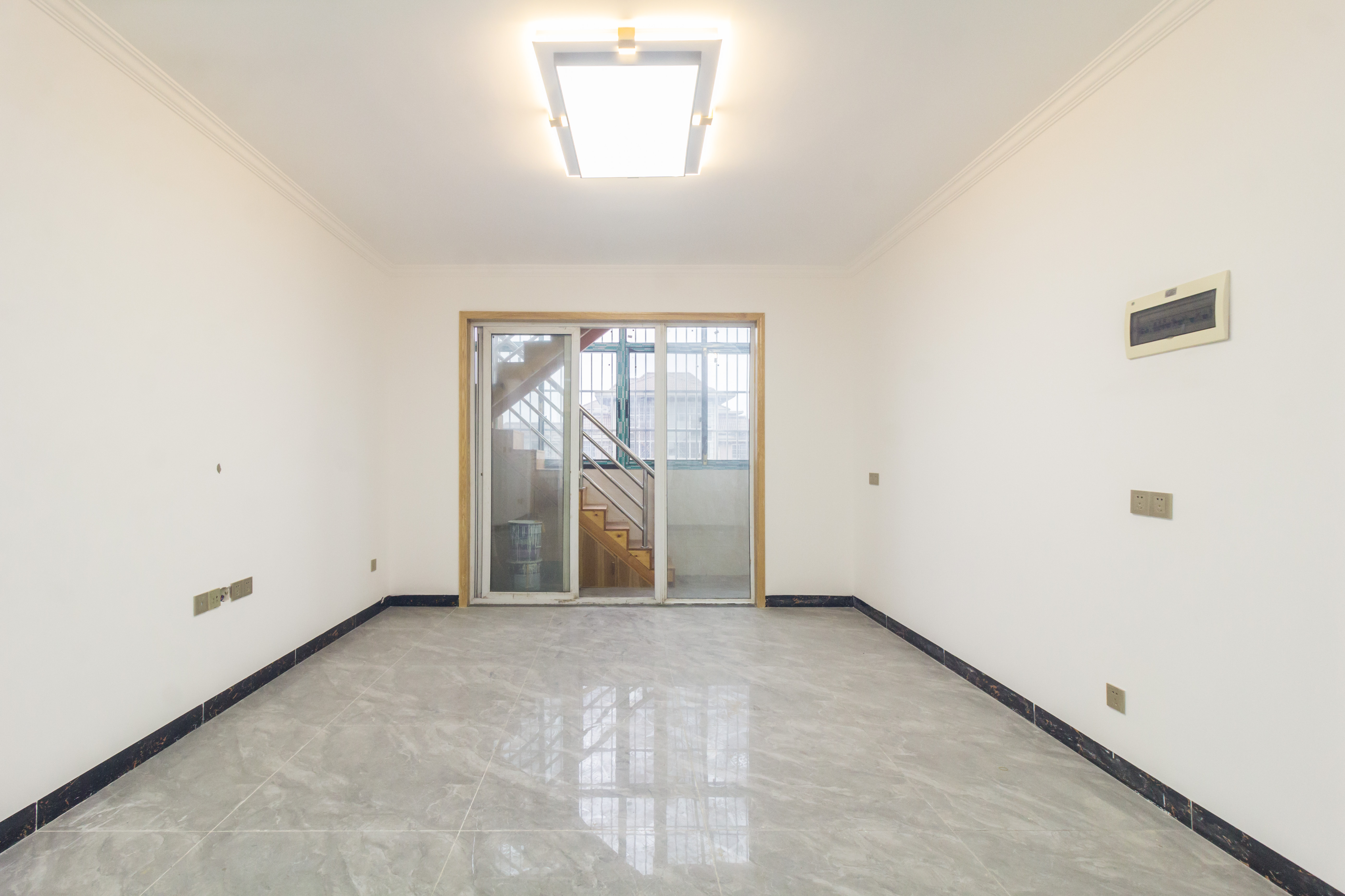 紫云阁 4室2厅1卫 82.80万 紫云阁 4室2厅1卫 82.80万客厅