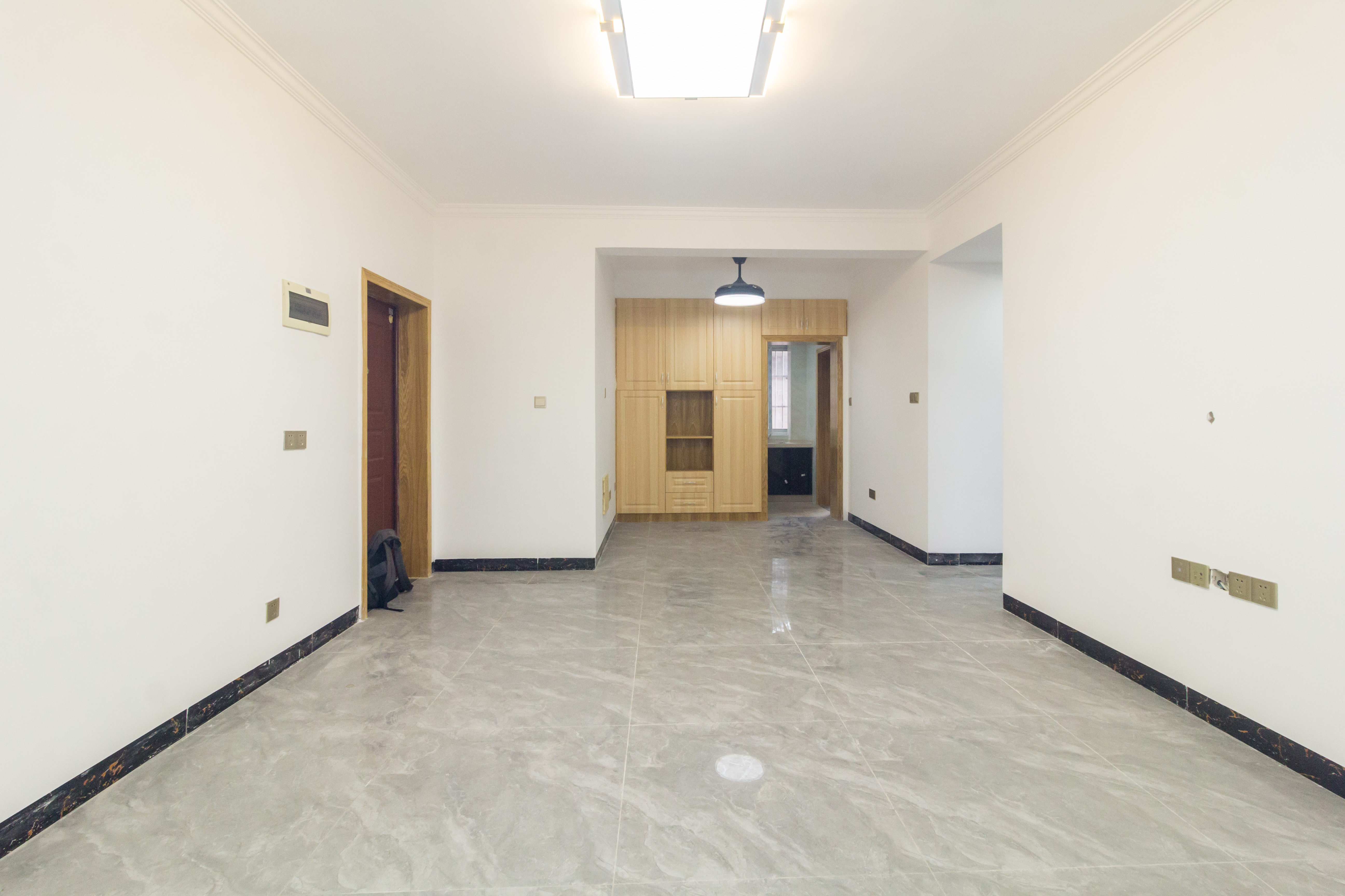 紫云阁 4室2厅1卫 82.80万 紫云阁 4室2厅1卫 82.80万客厅