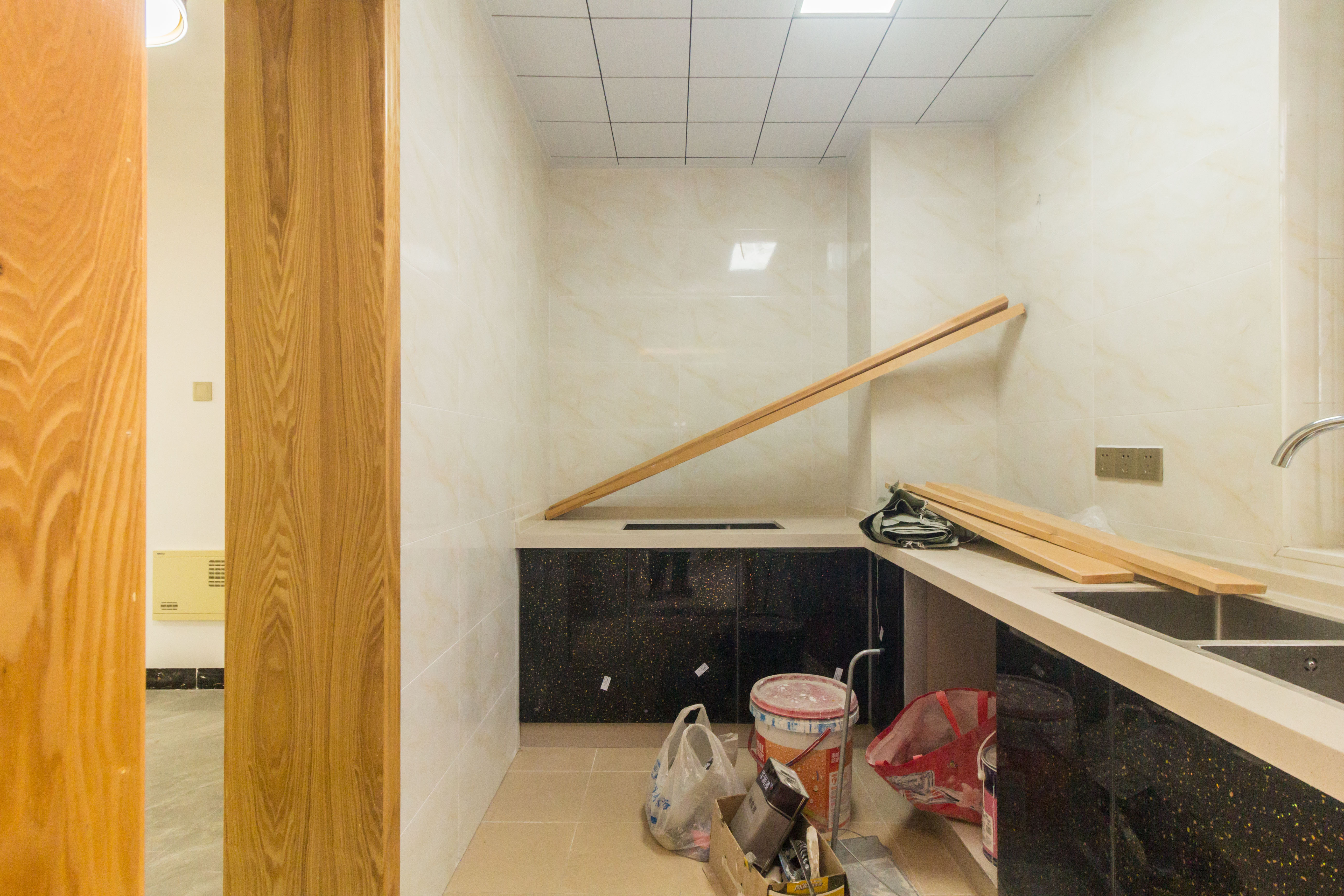 紫云阁 4室2厅1卫 82.80万 紫云阁 4室2厅1卫 82.80万厨房