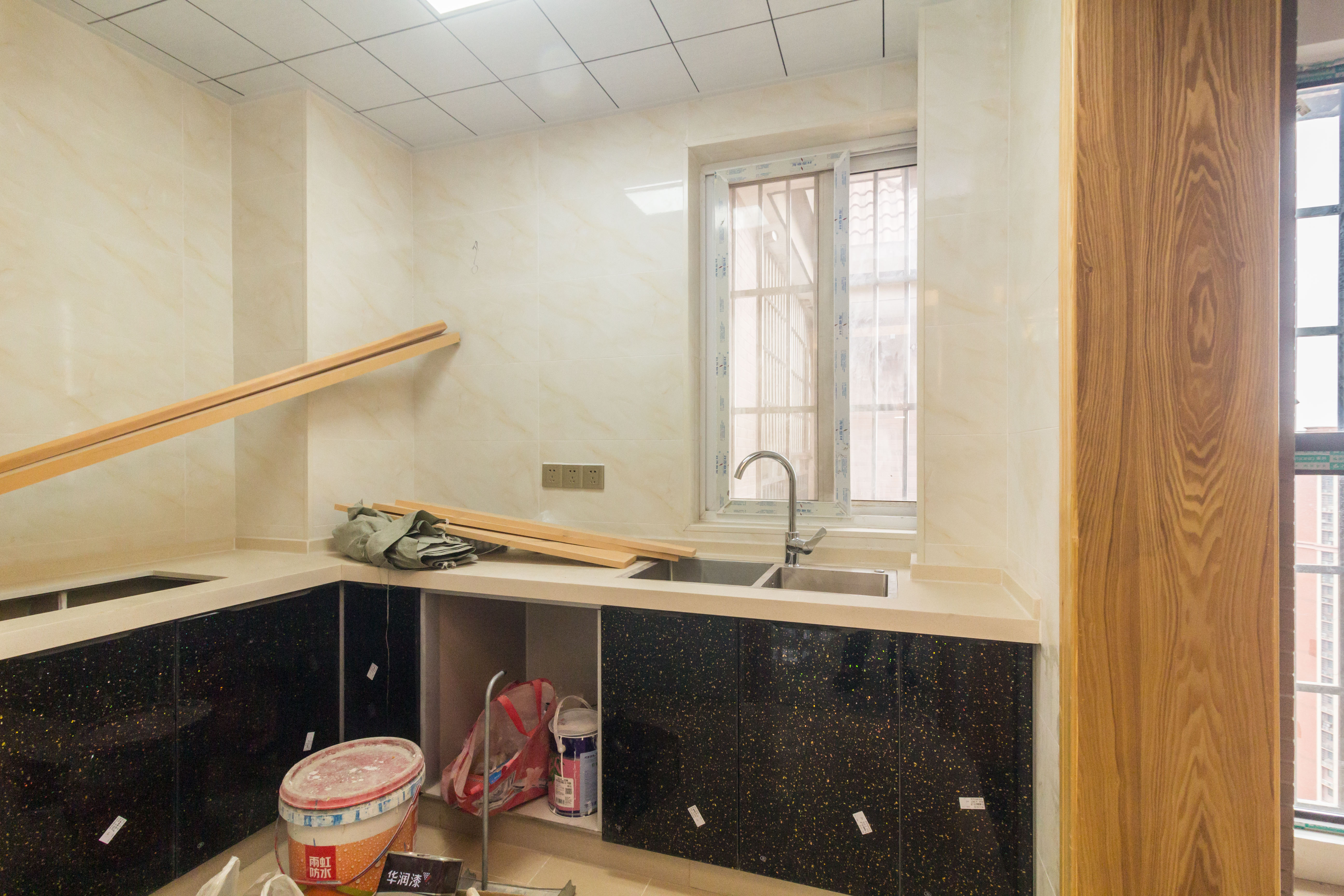 紫云阁 4室2厅1卫 82.80万 紫云阁 4室2厅1卫 82.80万厨房