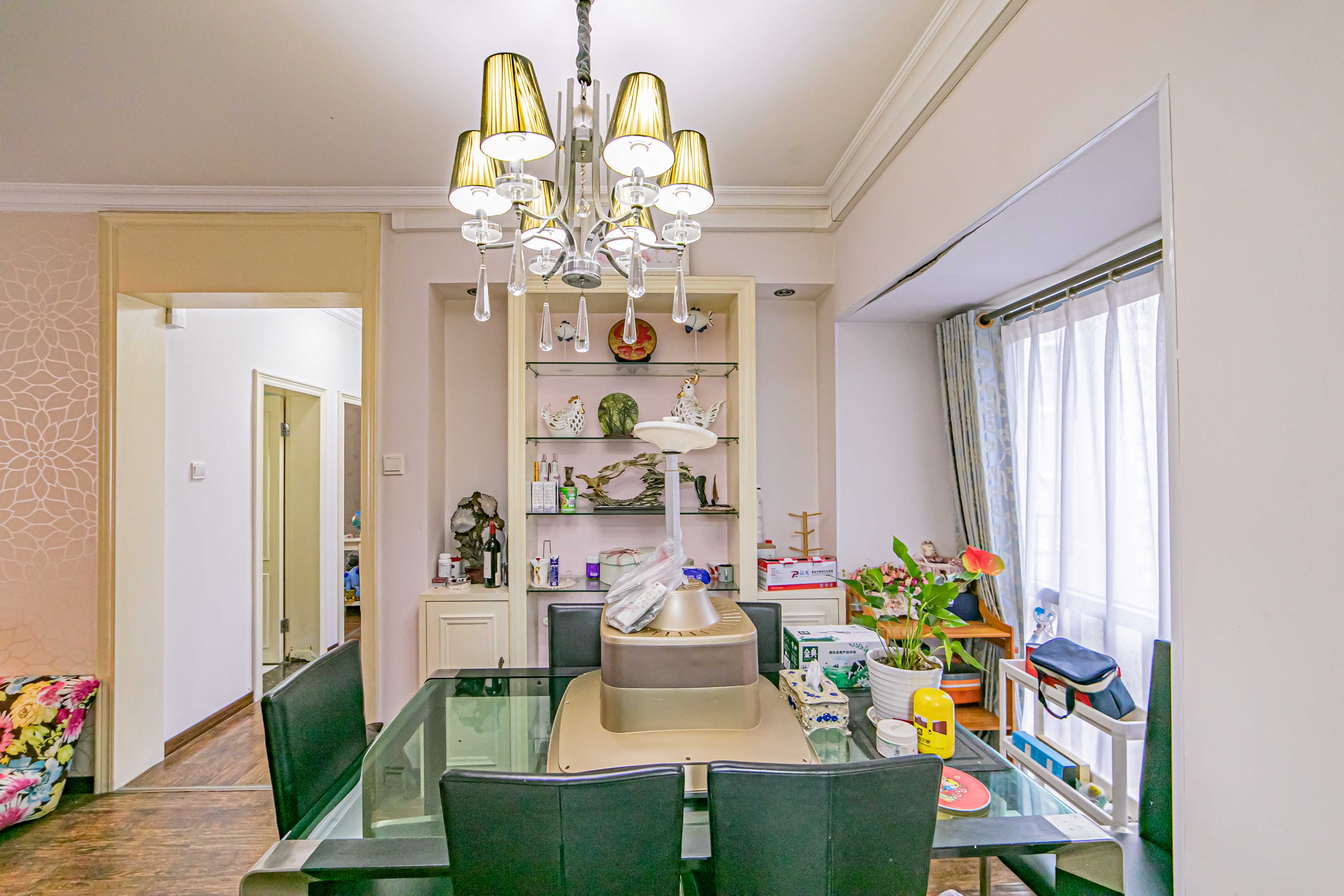 滨江君悦香邸  3室2厅1卫    118.0万客厅