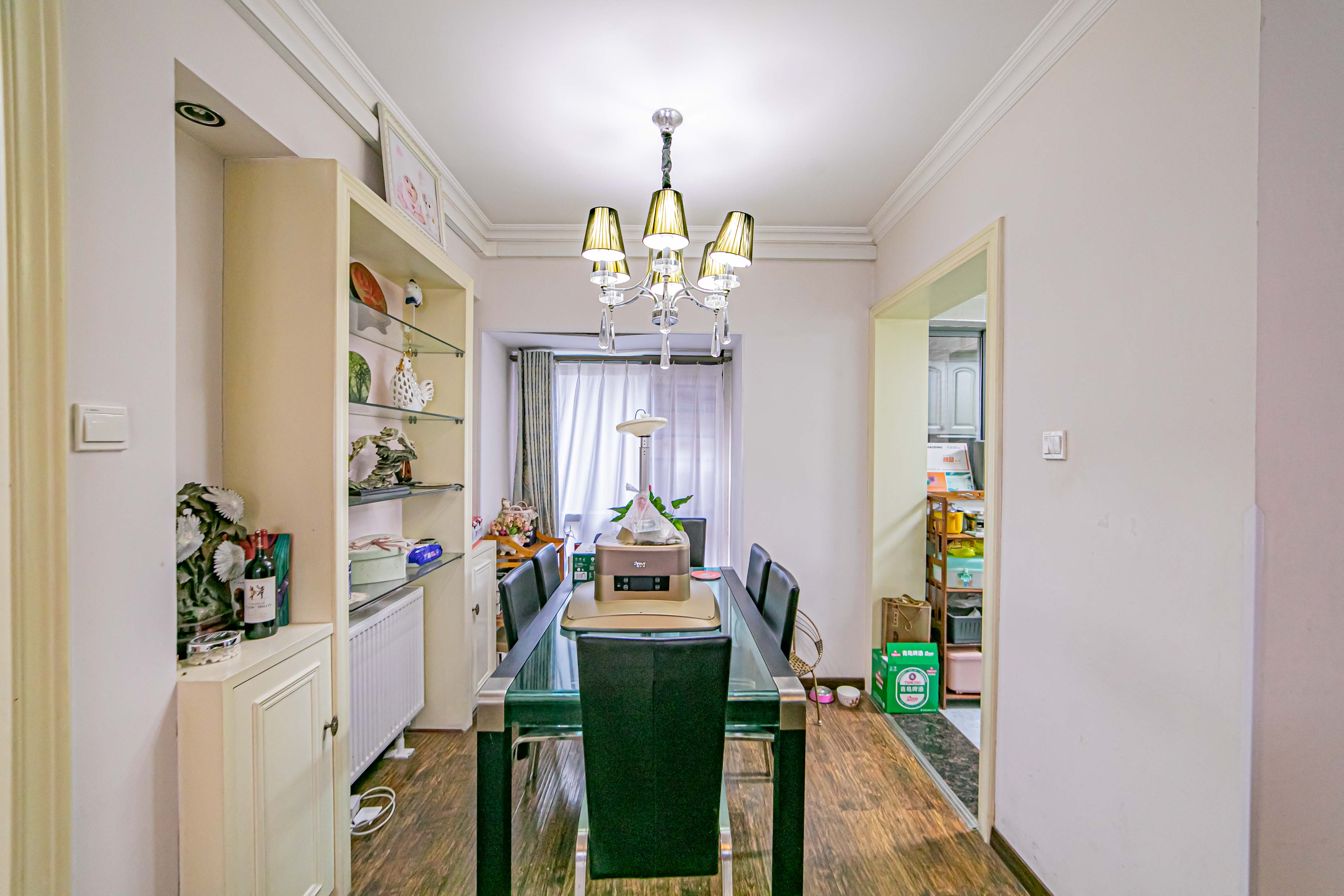 滨江君悦香邸  3室2厅1卫    118.0万客厅