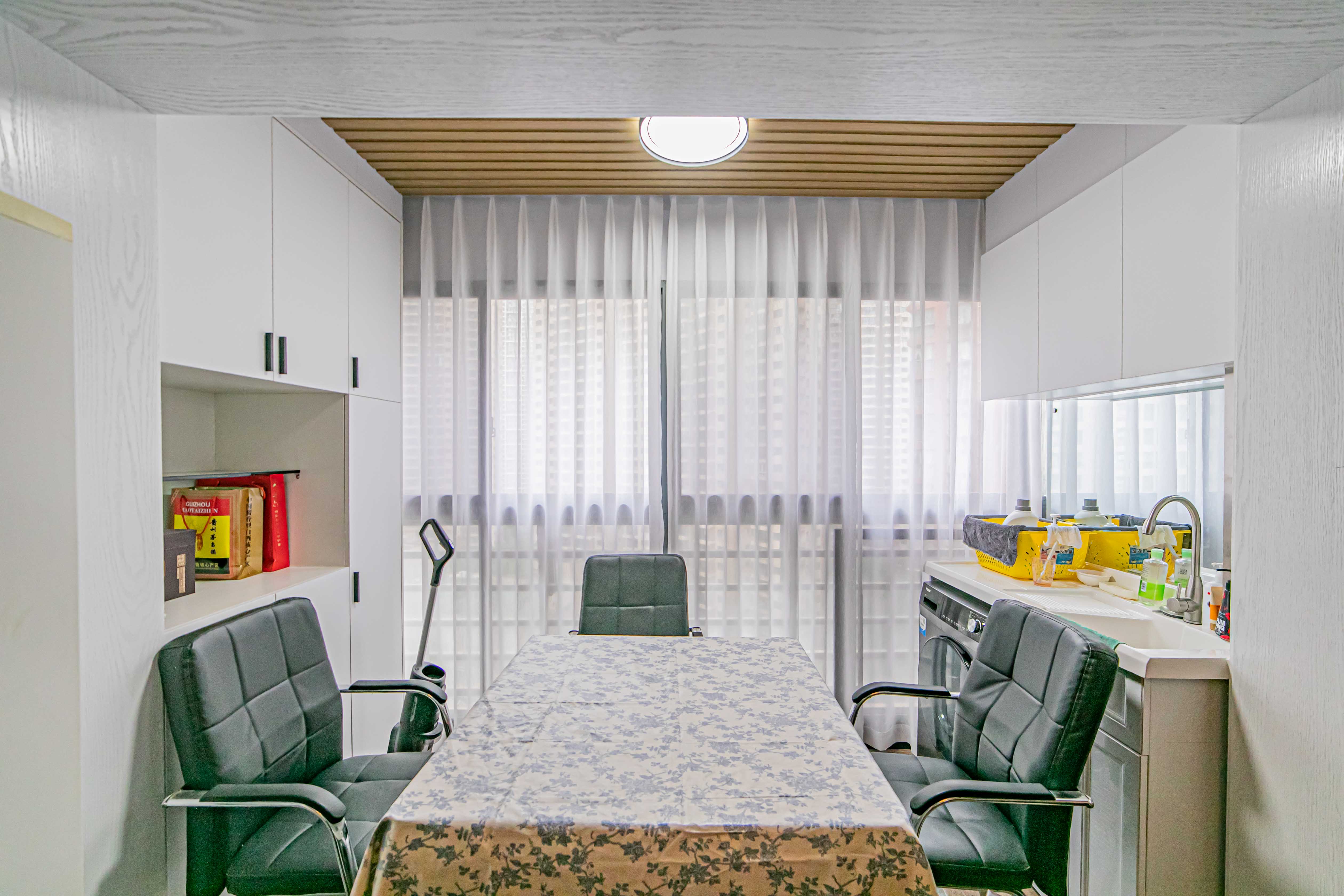 滨江君悦香邸  3室2厅1卫    118.0万阳台