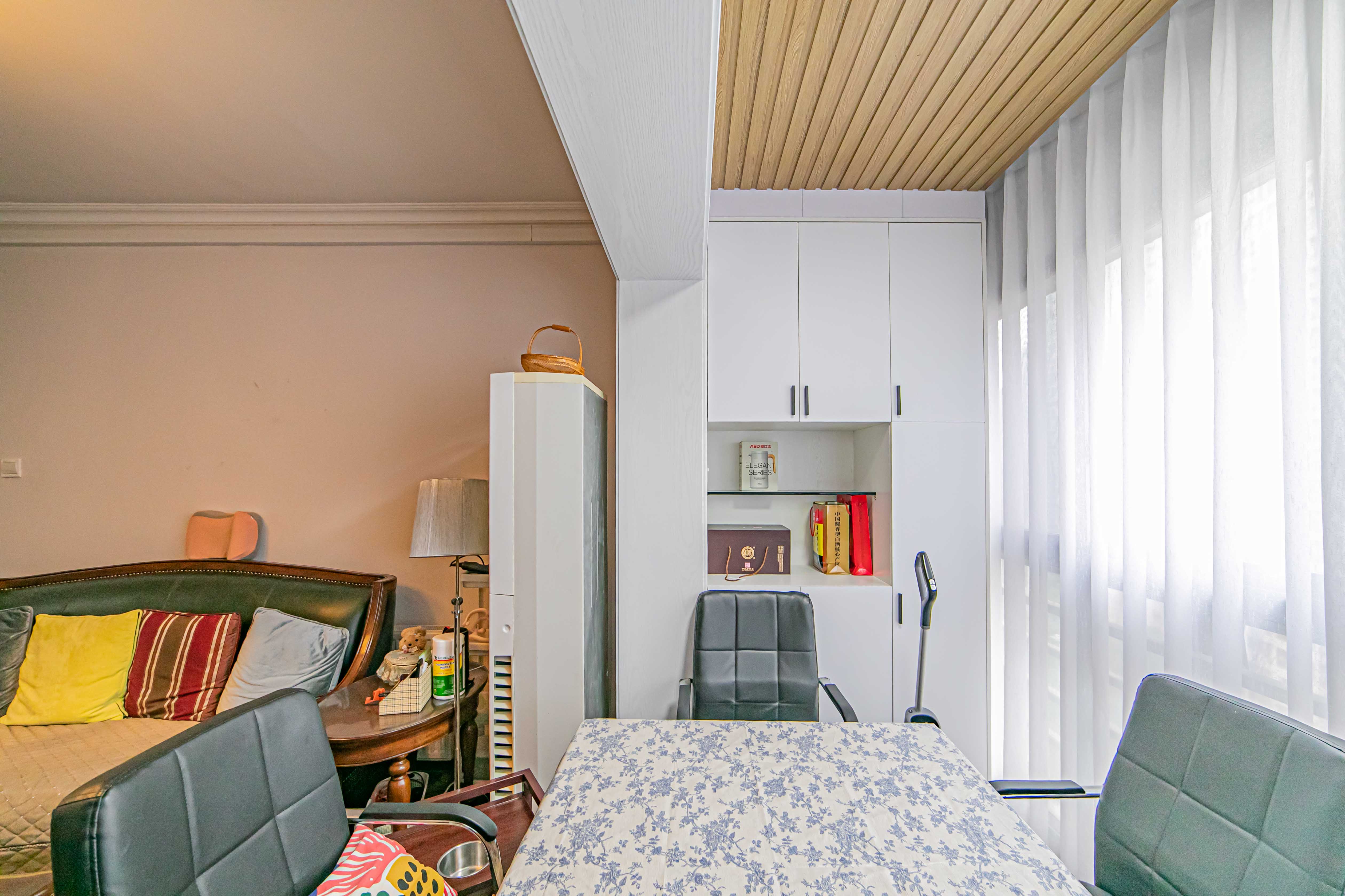 滨江君悦香邸  3室2厅1卫    118.0万阳台