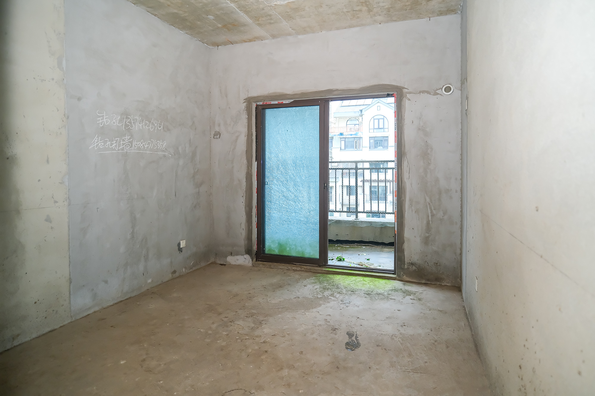 艾美潇湘  3室2厅1卫   73.80万 艾美潇湘  3室2厅1卫   73.80万卧室