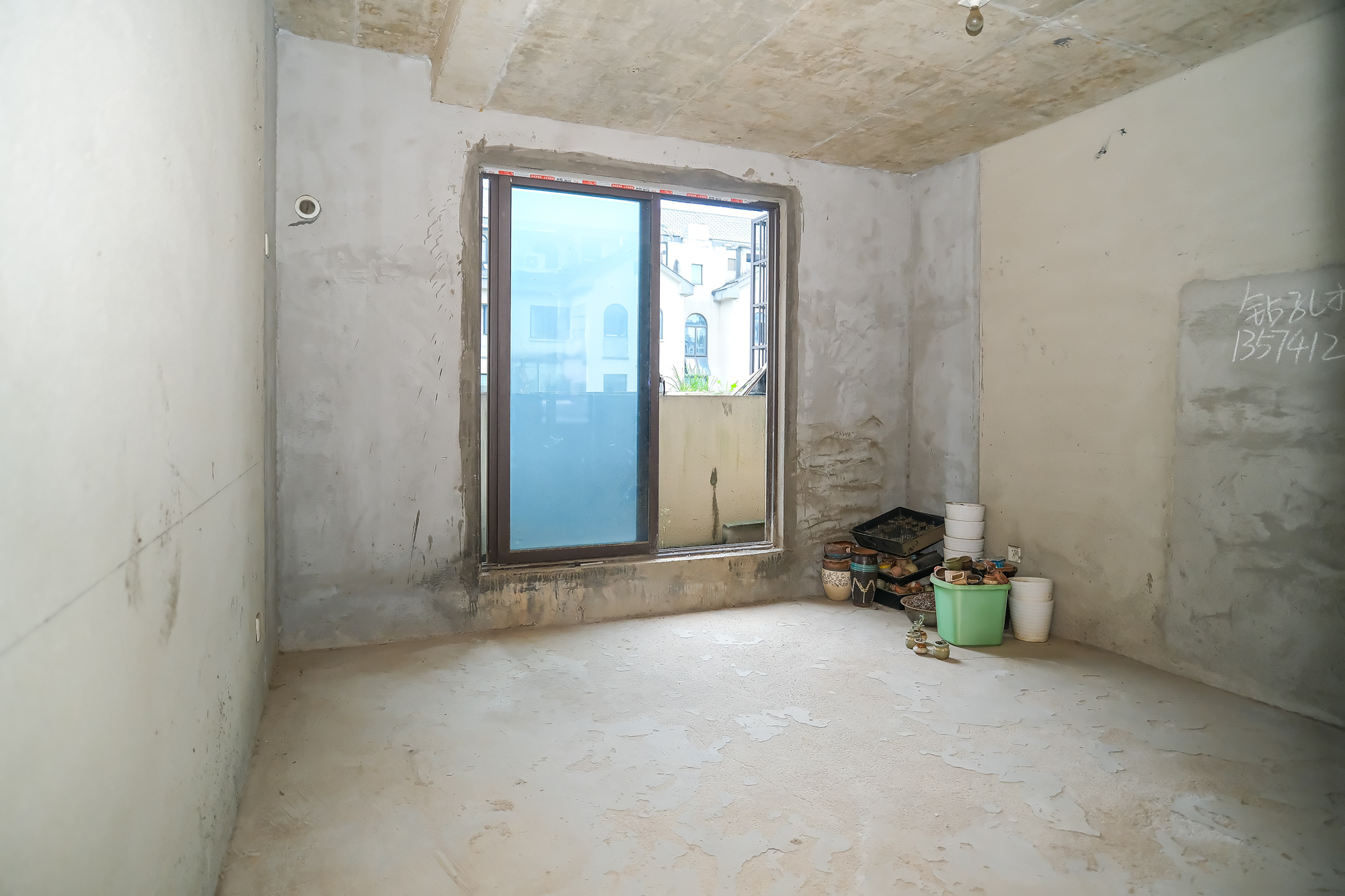 艾美潇湘  3室2厅1卫   73.80万 艾美潇湘  3室2厅1卫   73.80万卧室