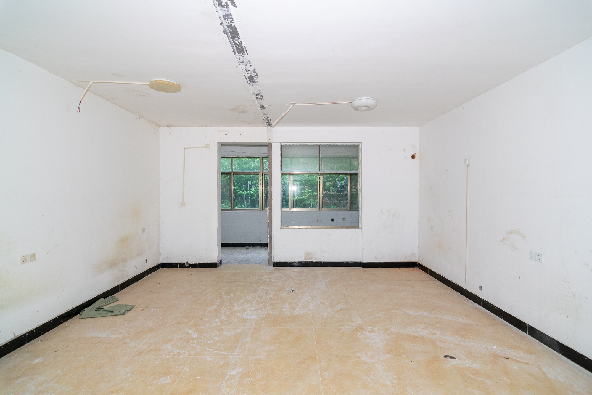 思源小区  4室2厅2卫    124.74万 思源小区  4室2厅2卫    124.74万客厅