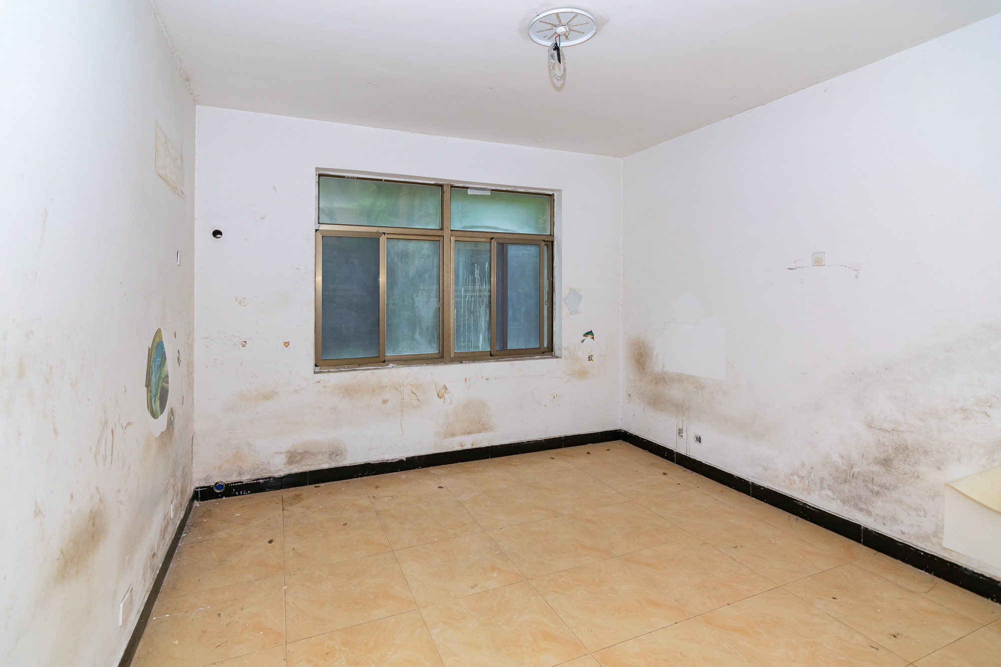 思源小区  4室2厅2卫    124.74万 思源小区  4室2厅2卫    124.74万卧室