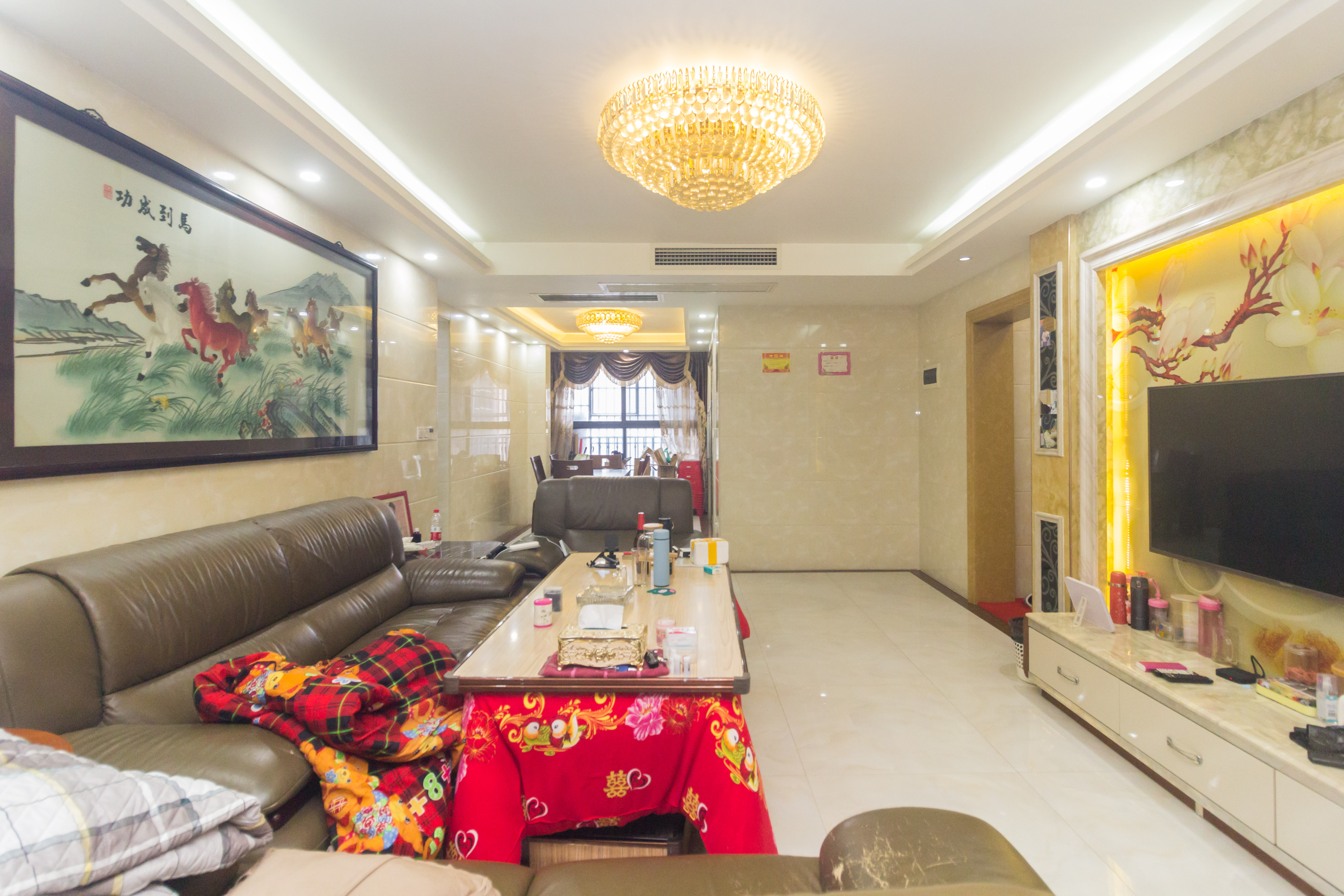 康桥长郡 4室2厅1卫 102.00万 康桥长郡 4室2厅1卫 102.00万客厅