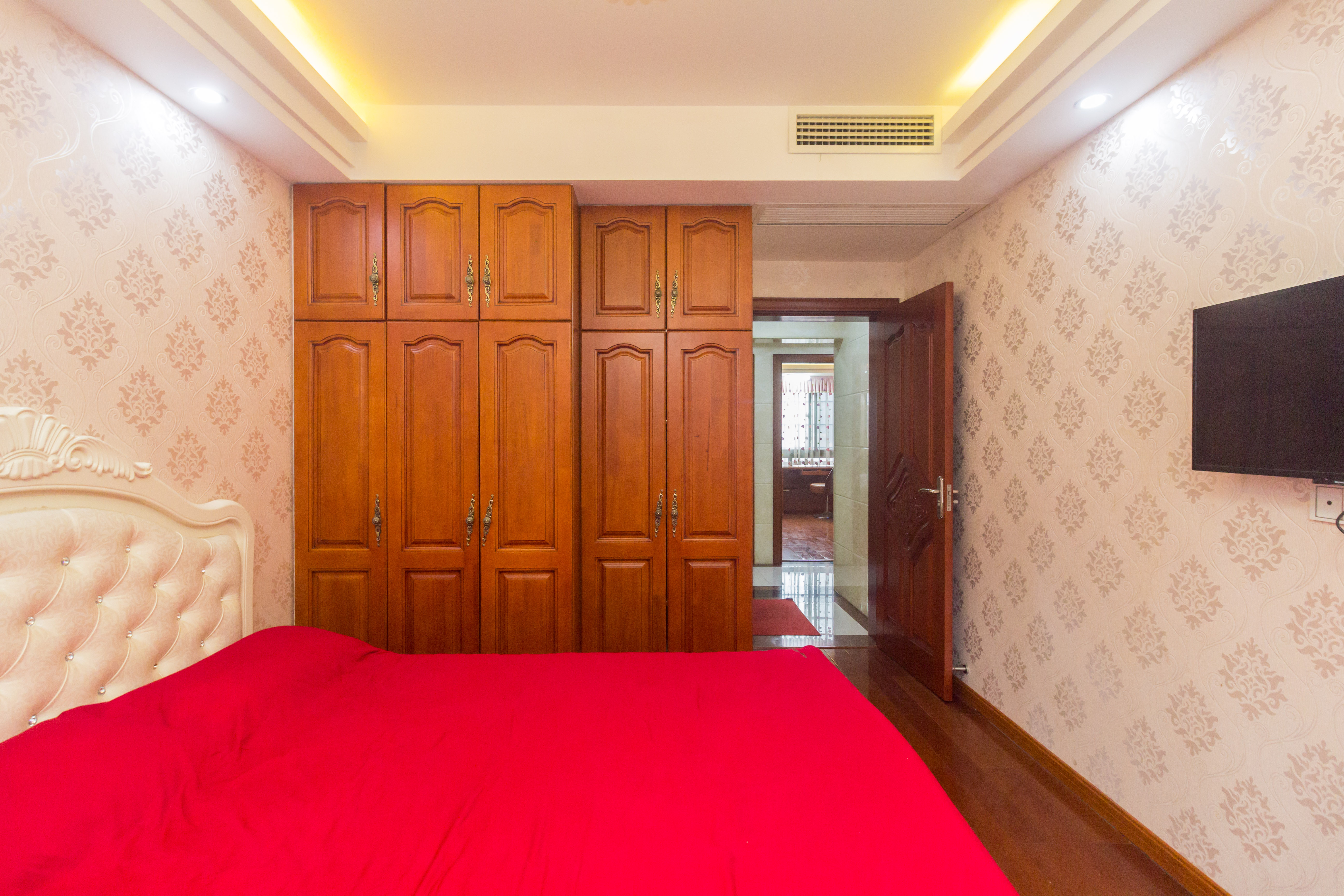 康桥长郡 4室2厅1卫 102.00万 康桥长郡 4室2厅1卫 102.00万卧室