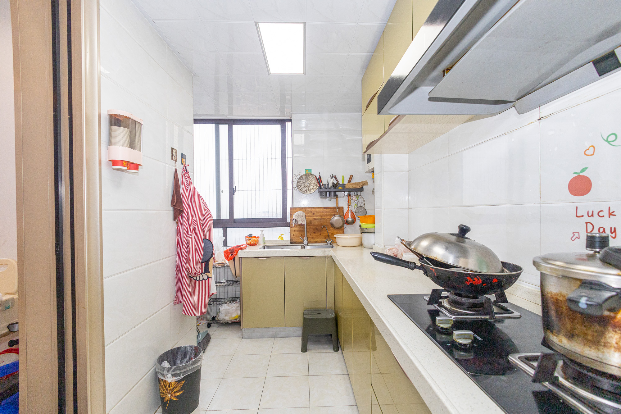 华润五彩城  3室1厅1卫    85.0万 华润五彩城  3室1厅1卫    85.0万厨房