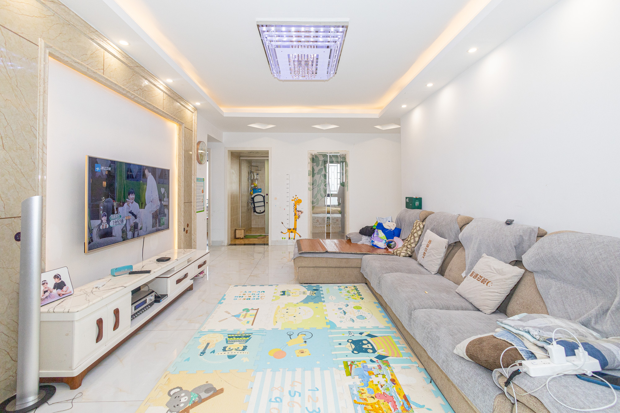 华润五彩城  3室1厅1卫    85.0万 华润五彩城  3室1厅1卫    85.0万客厅