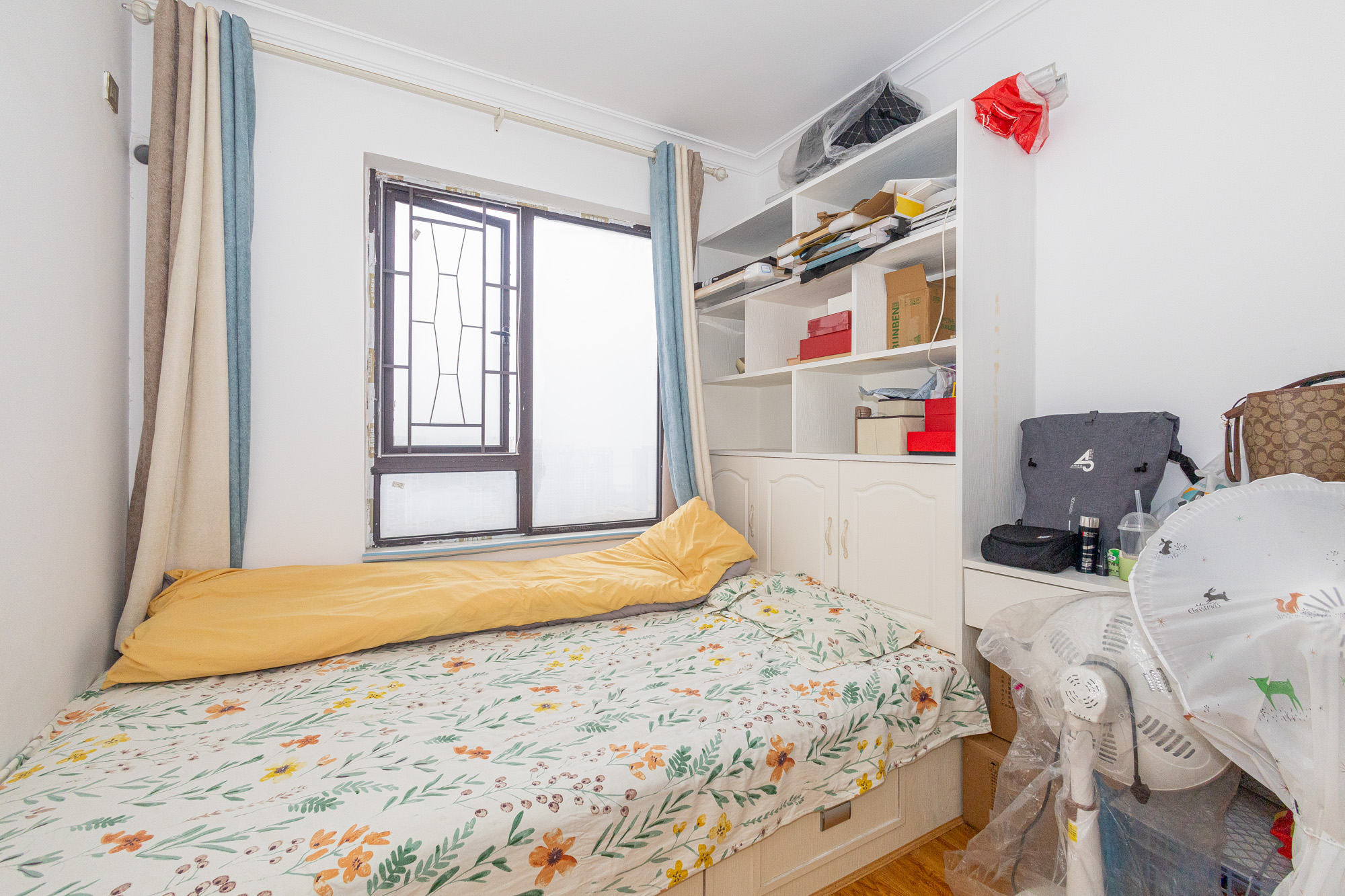 华润五彩城  3室1厅1卫    85.0万 华润五彩城  3室1厅1卫    85.0万卧室