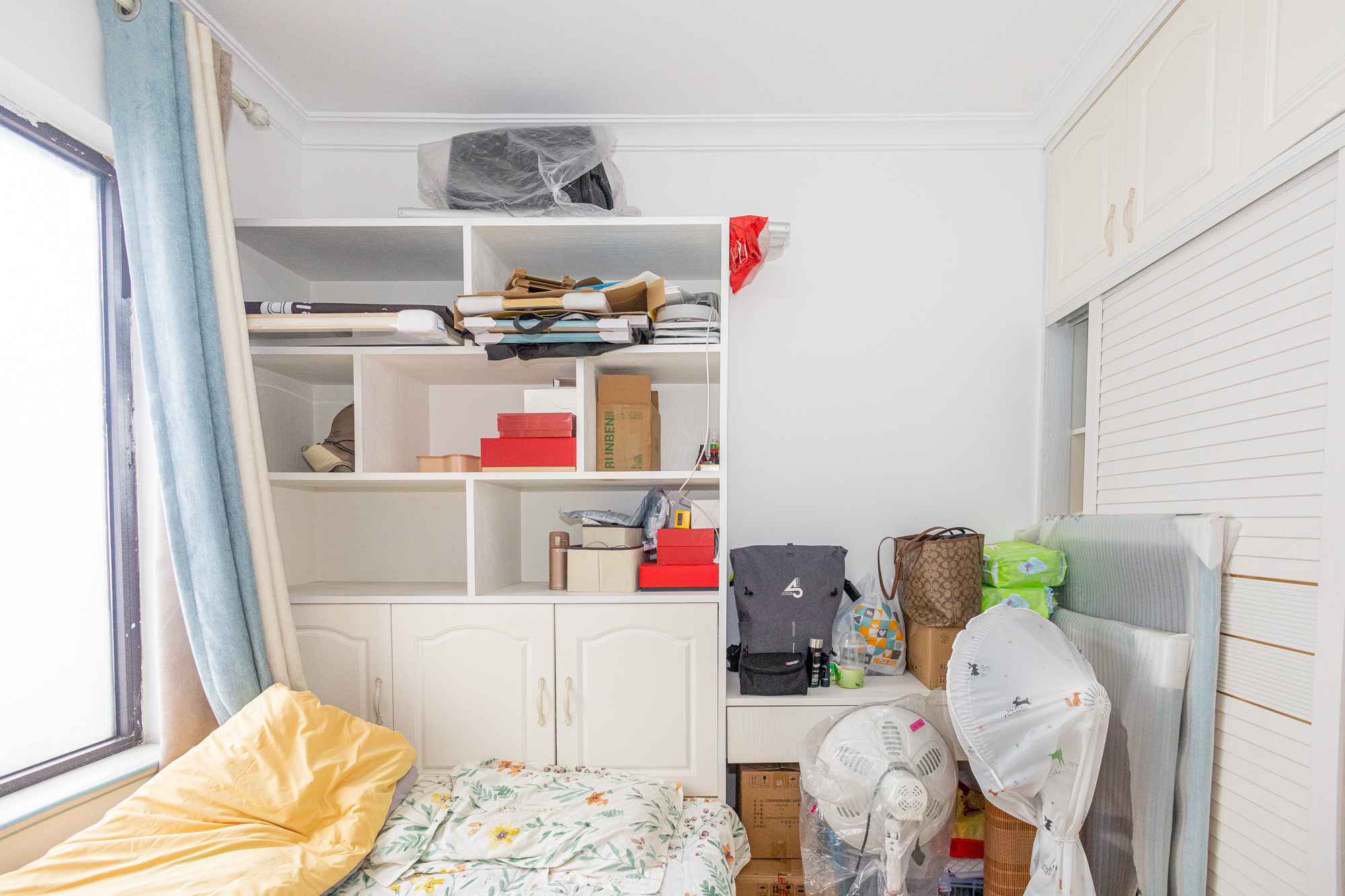 华润五彩城  3室1厅1卫    85.0万 华润五彩城  3室1厅1卫    85.0万卧室