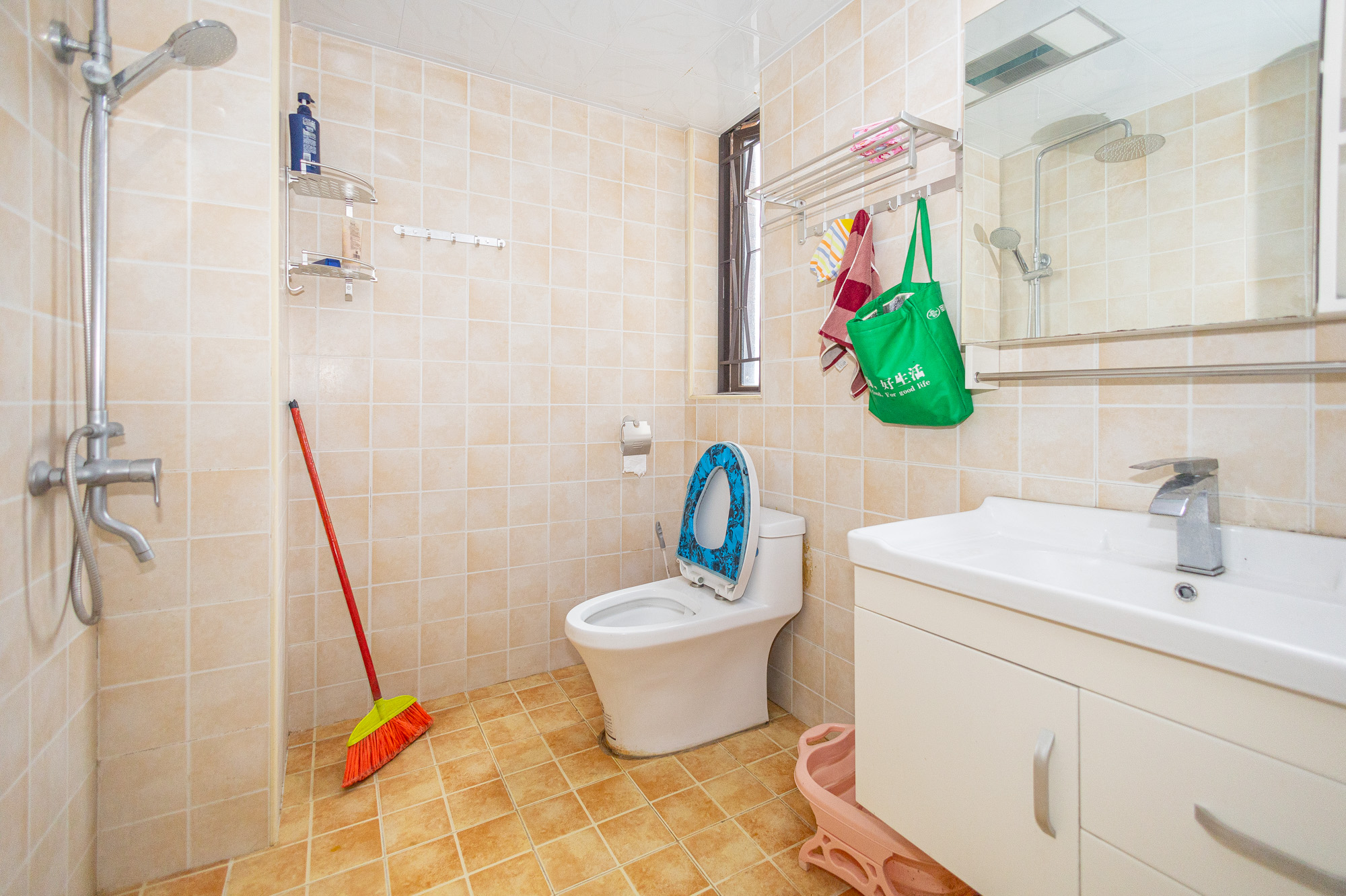 华润五彩城  3室1厅1卫    85.0万 华润五彩城  3室1厅1卫    85.0万卫生间