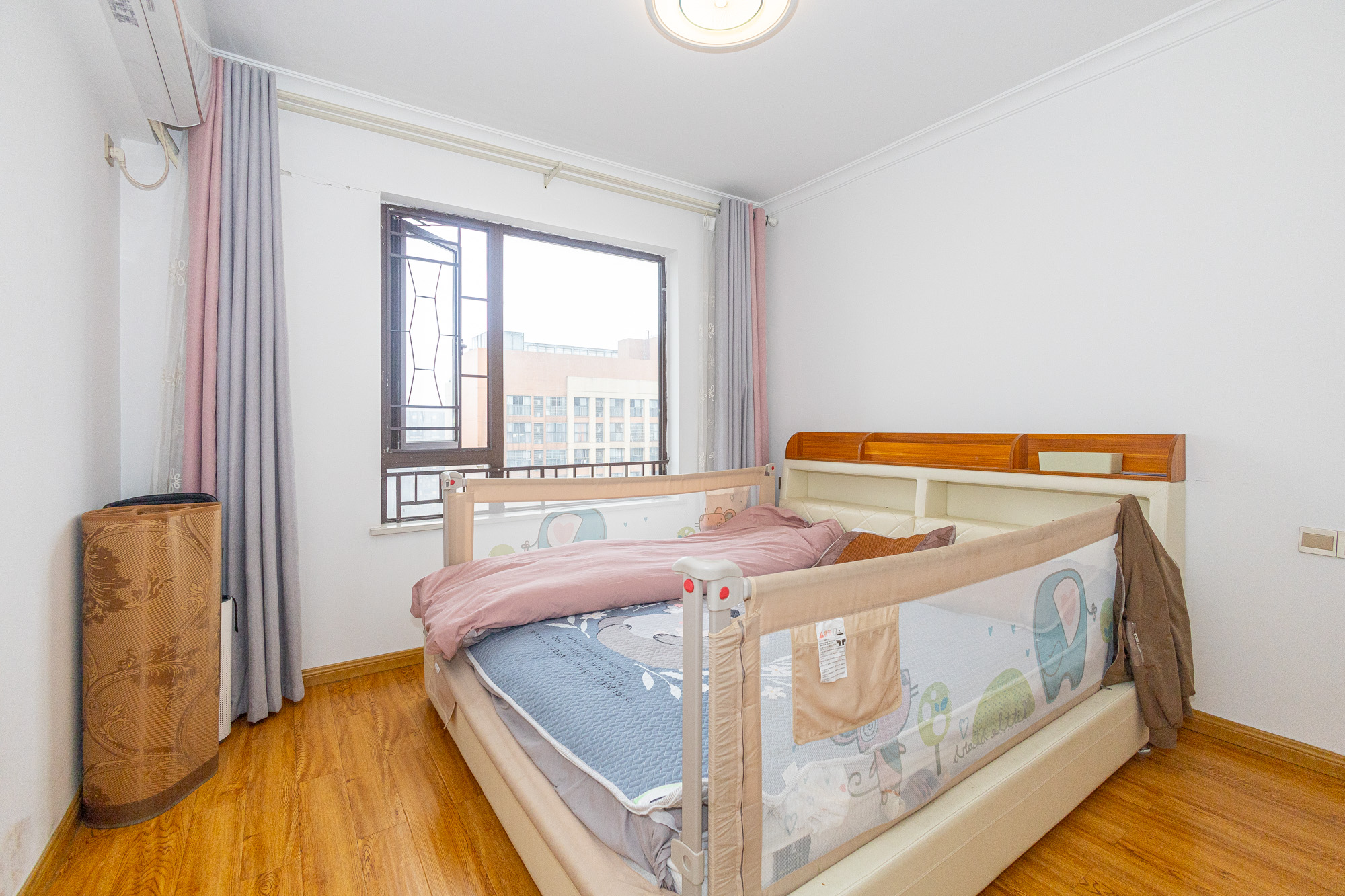 华润五彩城  3室1厅1卫    85.0万 华润五彩城  3室1厅1卫    85.0万卧室