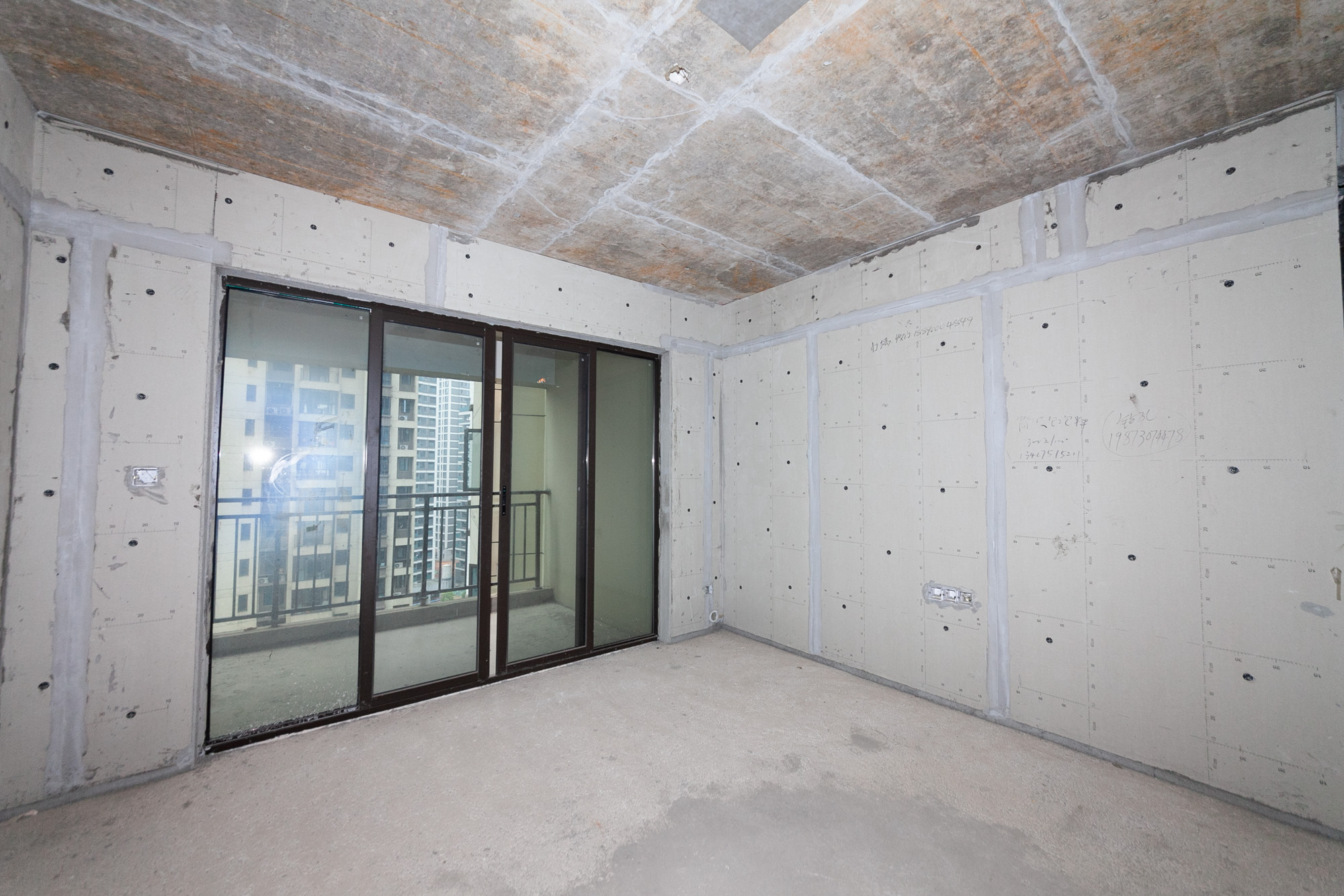 长燃润和天地(长润小区印湘江) 4室2厅2卫 134.97万 长燃润和天地(长润小区印湘江) 4室2厅2卫 134.97万客厅