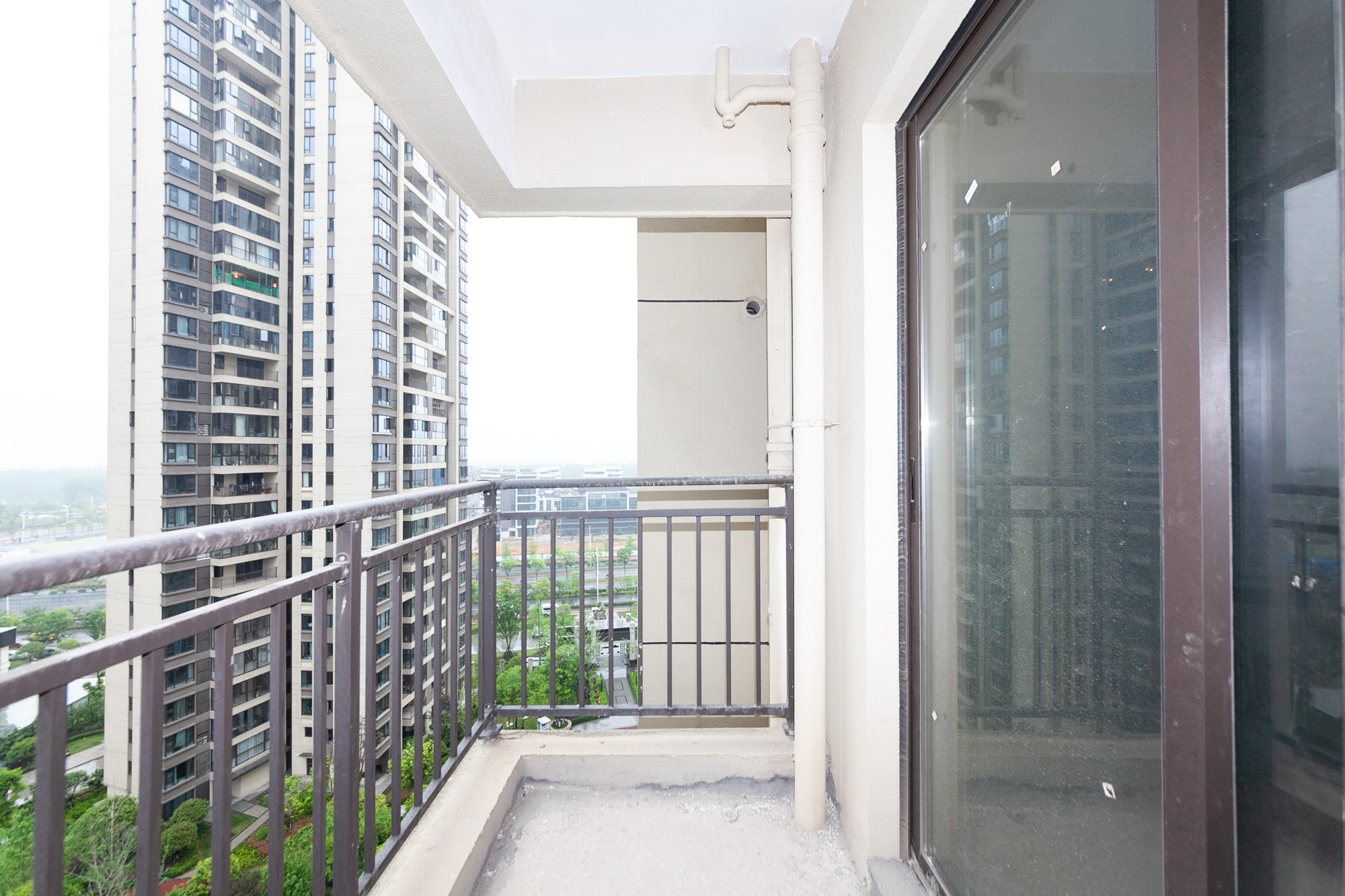 长燃润和天地(长润小区印湘江) 4室2厅2卫 134.97万 长燃润和天地(长润小区印湘江) 4室2厅2卫 134.97万阳台