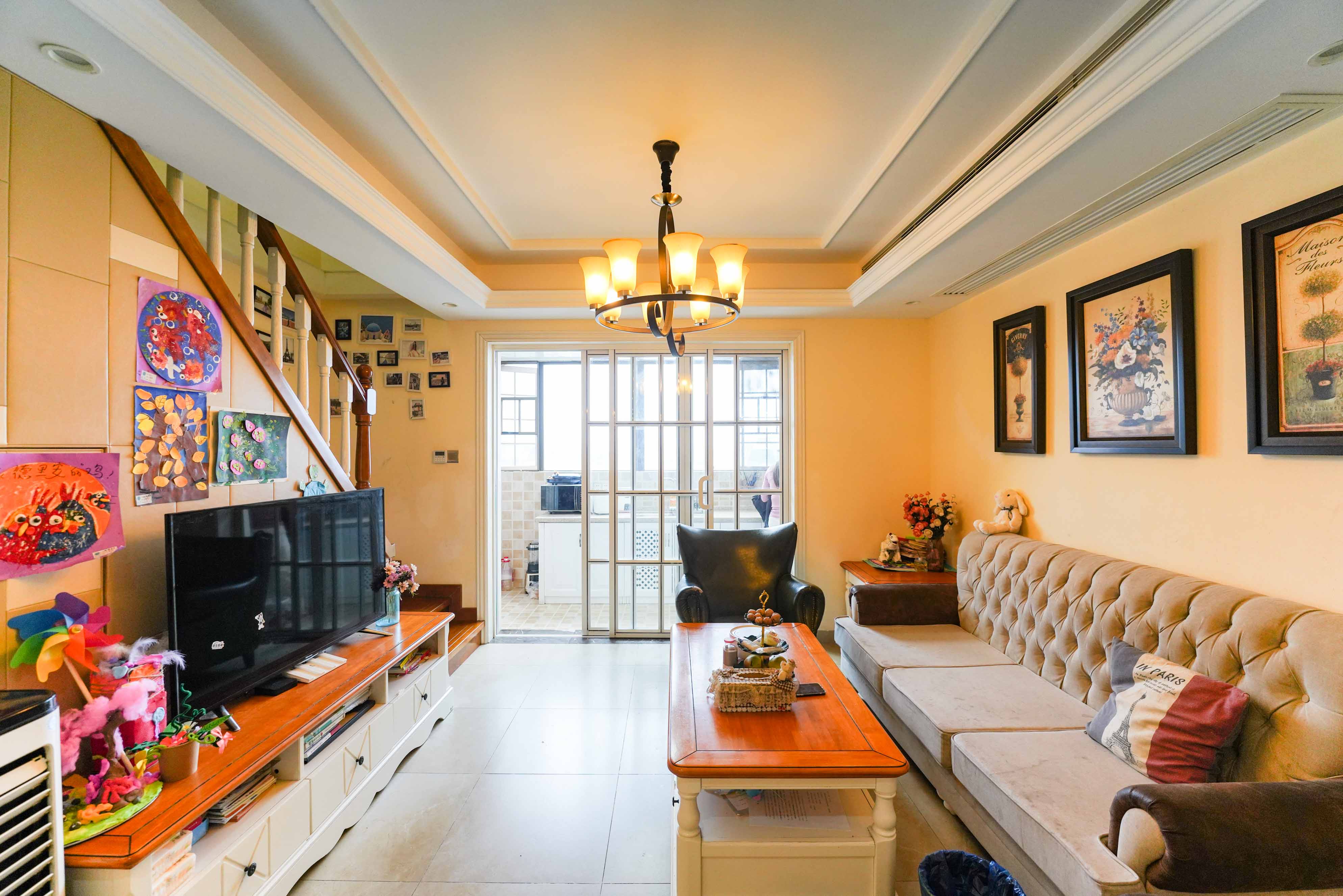 宏聚地中海 3室2厅1卫 86.0万 宏聚地中海 3室2厅1卫 86.0万客厅