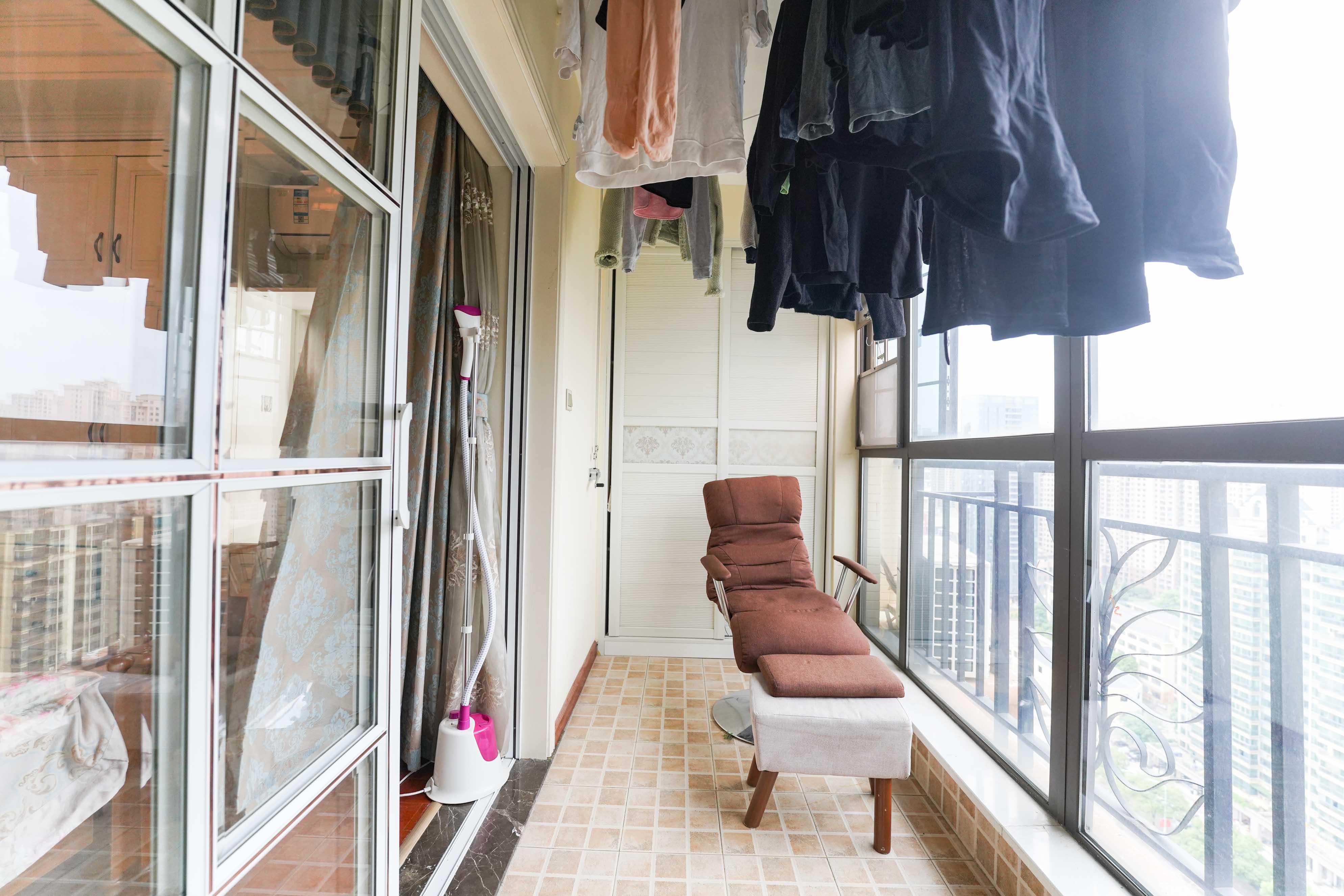 宏聚地中海 3室2厅1卫 86.0万 宏聚地中海 3室2厅1卫 86.0万阳台