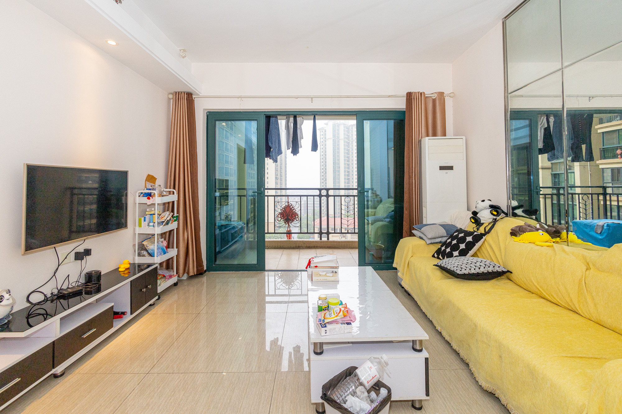 恒大翡翠华庭 1室1厅1卫 49.20万 恒大翡翠华庭 1室1厅1卫 49.20万客厅