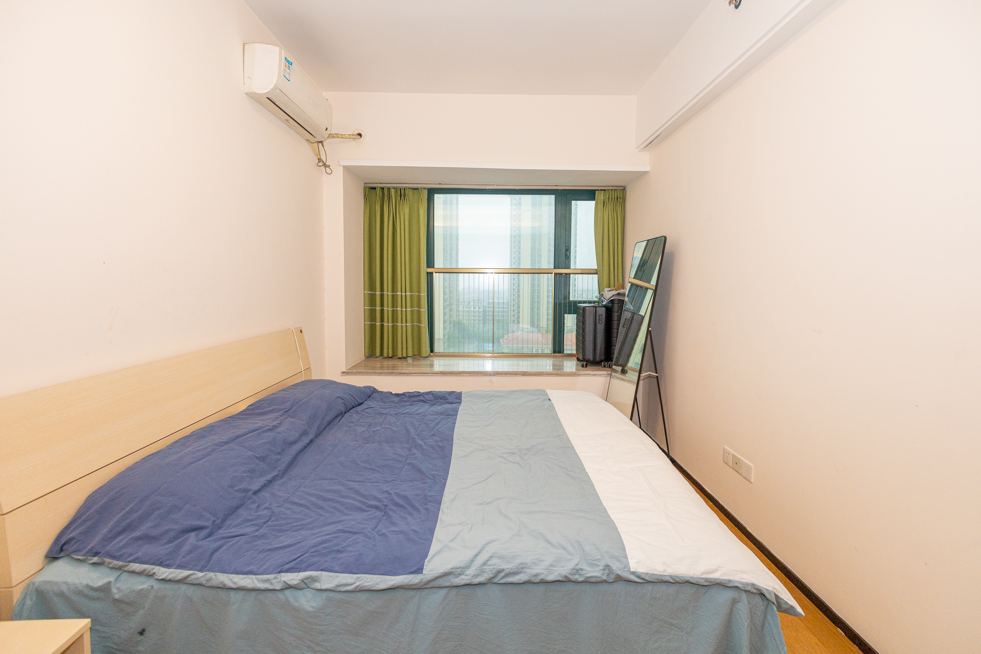 恒大翡翠华庭 1室1厅1卫 49.20万 恒大翡翠华庭 1室1厅1卫 49.20万卧室