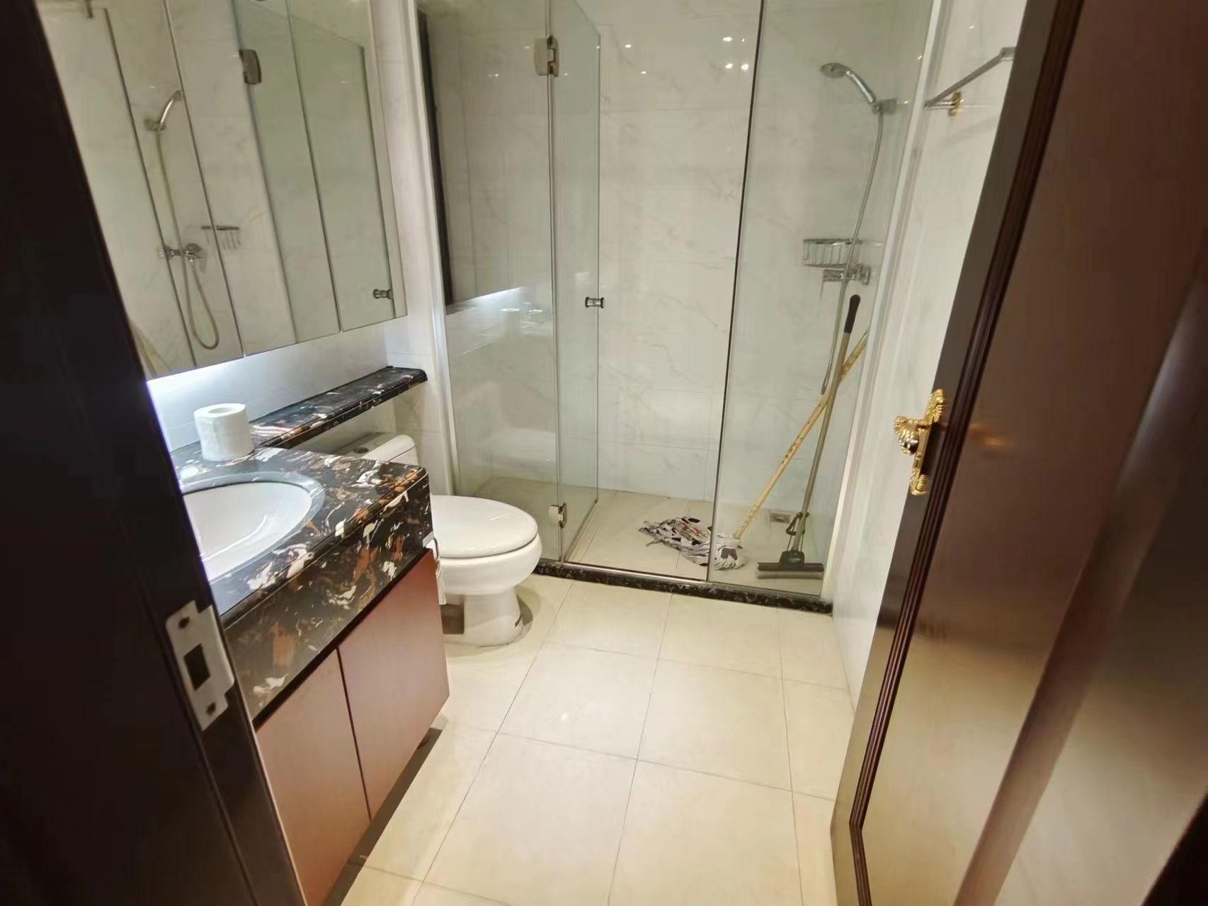 恒大华府  3室2厅2卫   98.00万 恒大华府  3室2厅2卫   98.00万室内图