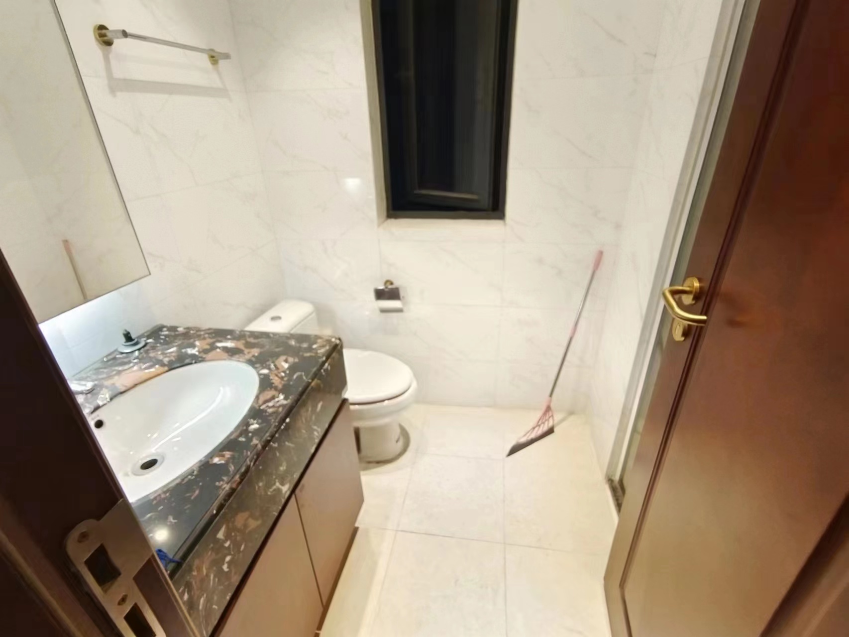 恒大华府  3室2厅2卫   98.00万 恒大华府  3室2厅2卫   98.00万室内图