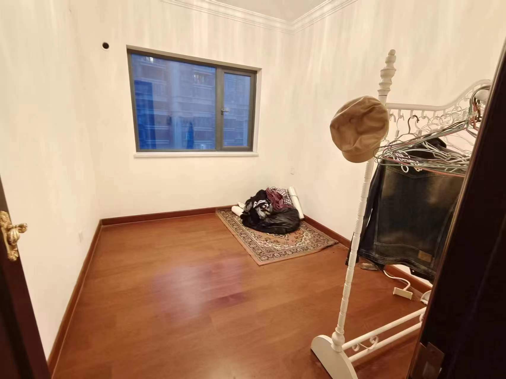 恒大华府  3室2厅2卫   98.00万 恒大华府  3室2厅2卫   98.00万室内图