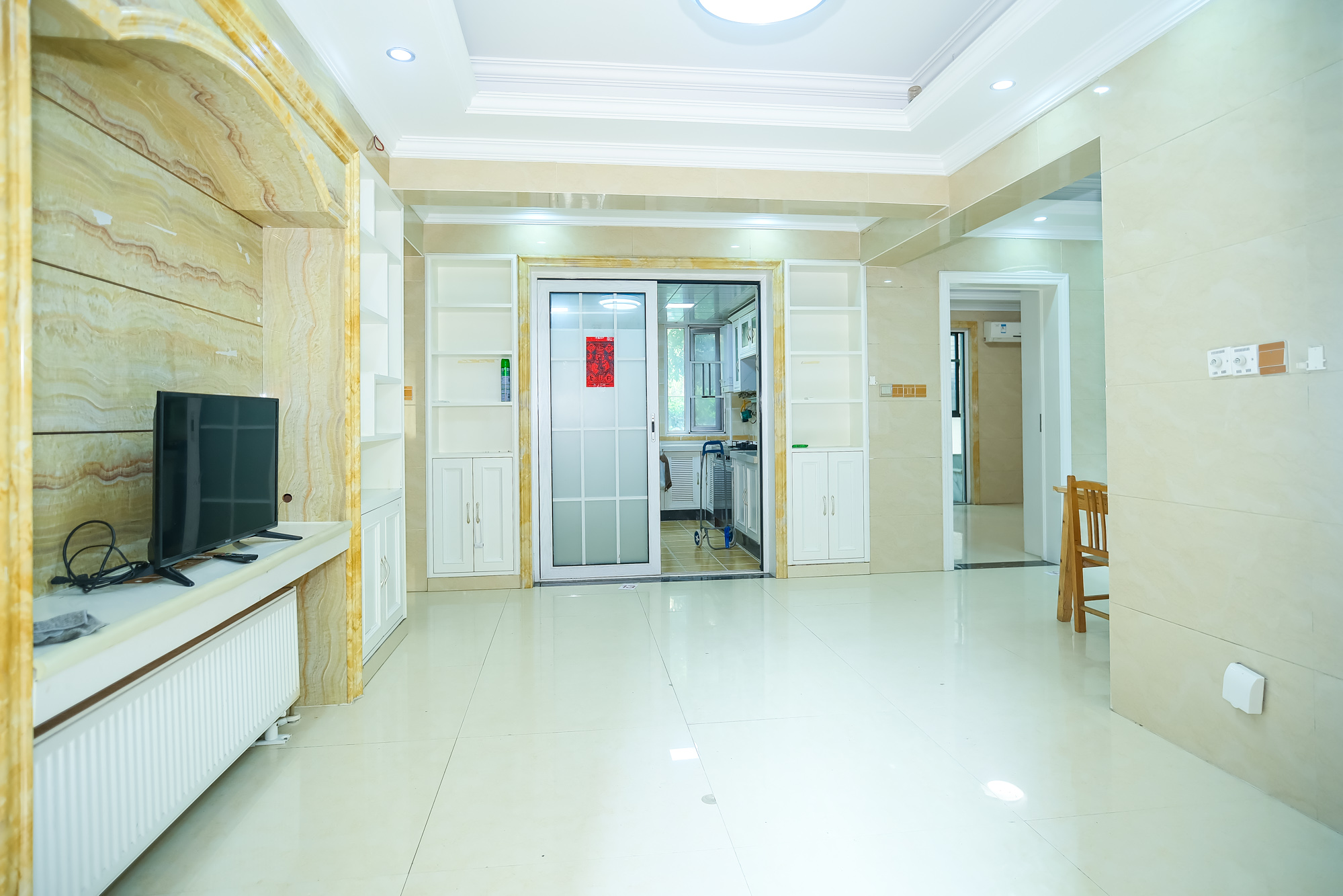 保利香槟国际 3室2厅2卫 90.80万 保利香槟国际 3室2厅2卫 90.80万客厅