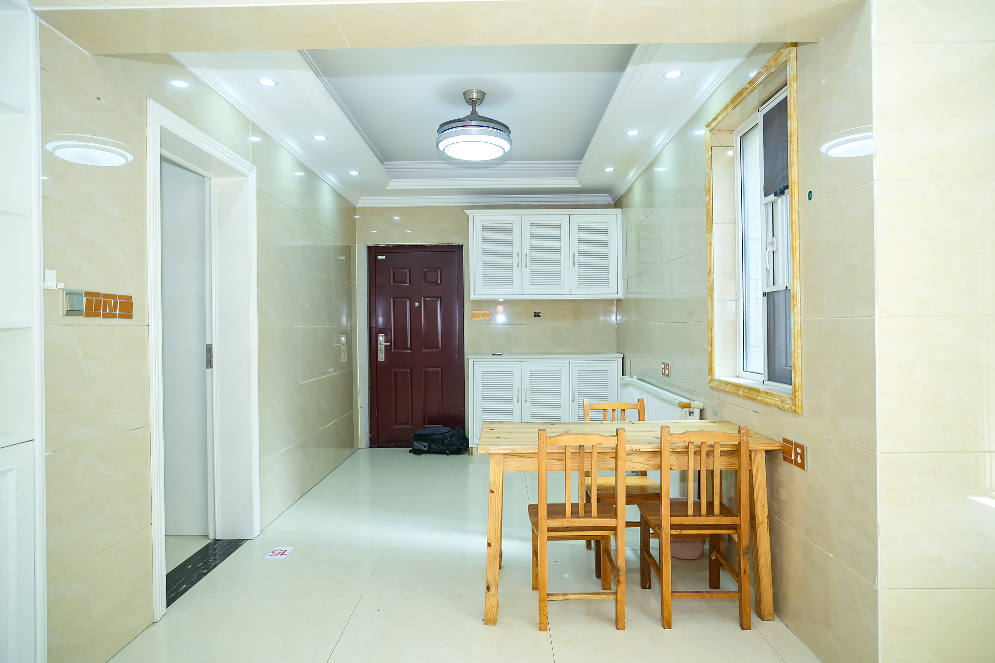 保利香槟国际 3室2厅2卫 90.80万 保利香槟国际 3室2厅2卫 90.80万客厅