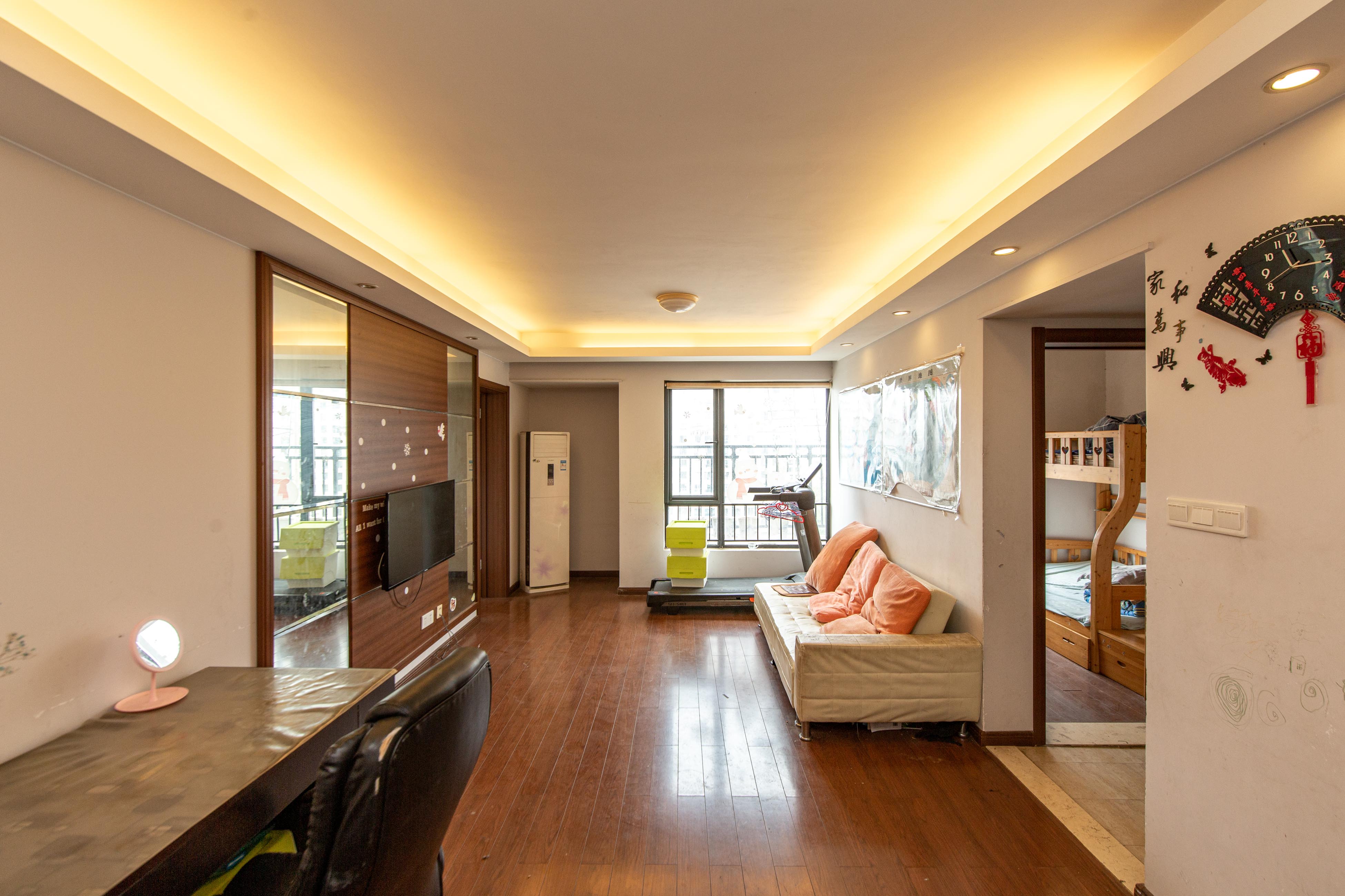 万科金域华府三四期 2室2厅1卫 70.0万 万科金域华府三四期 2室2厅1卫 70.0万客厅