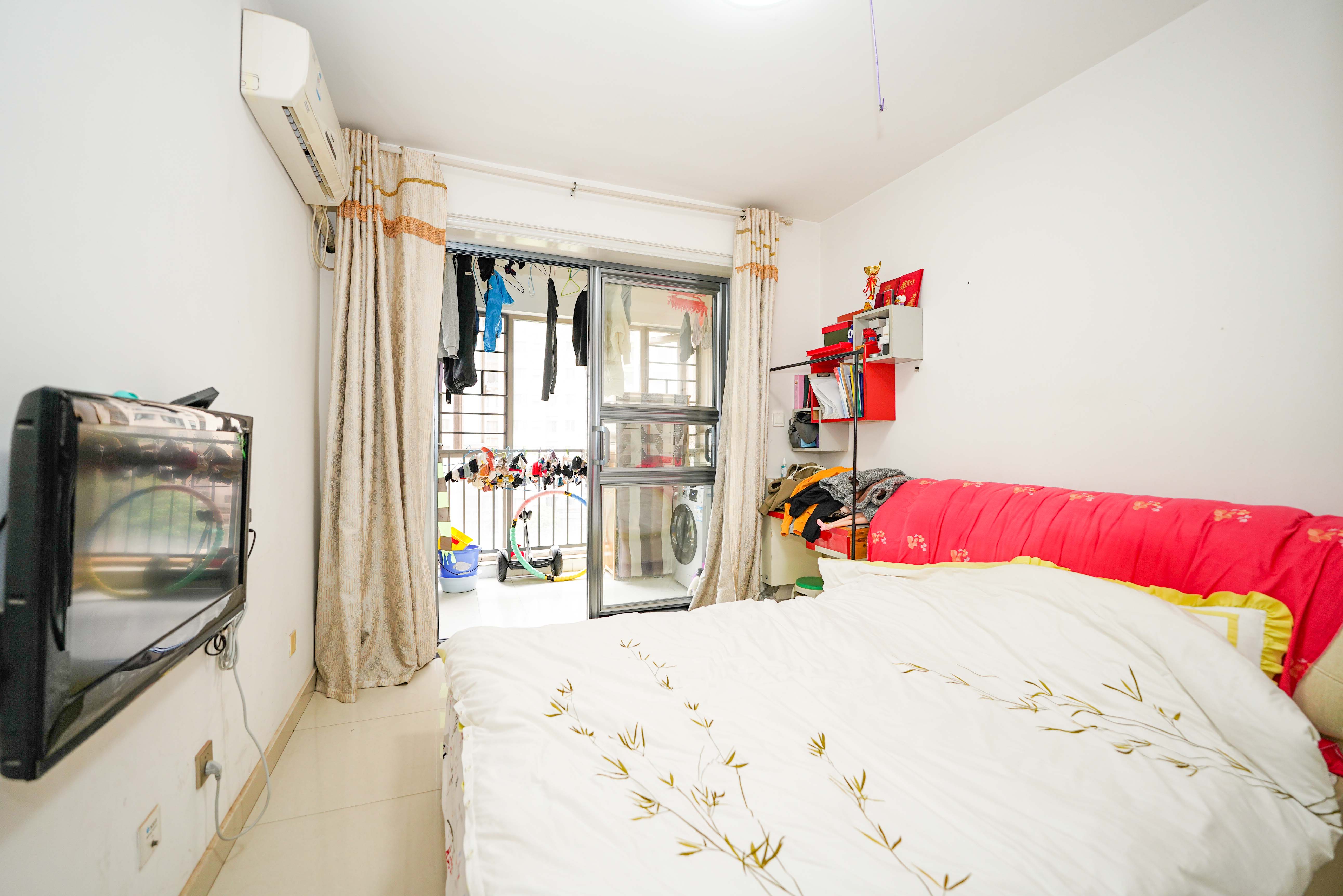 怡海星城  2室1厅1卫    30.0万卧室