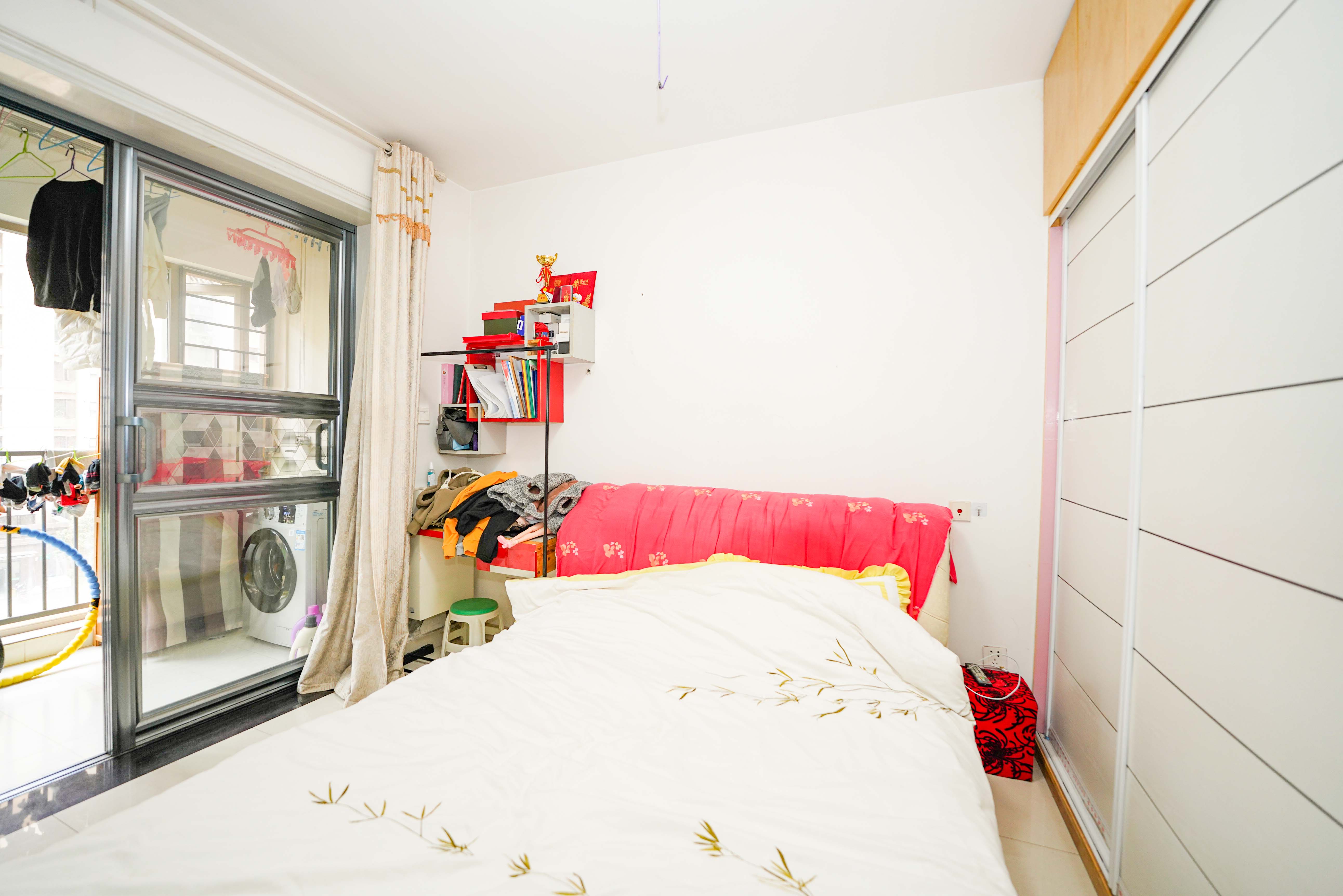 怡海星城  2室1厅1卫    30.0万卧室