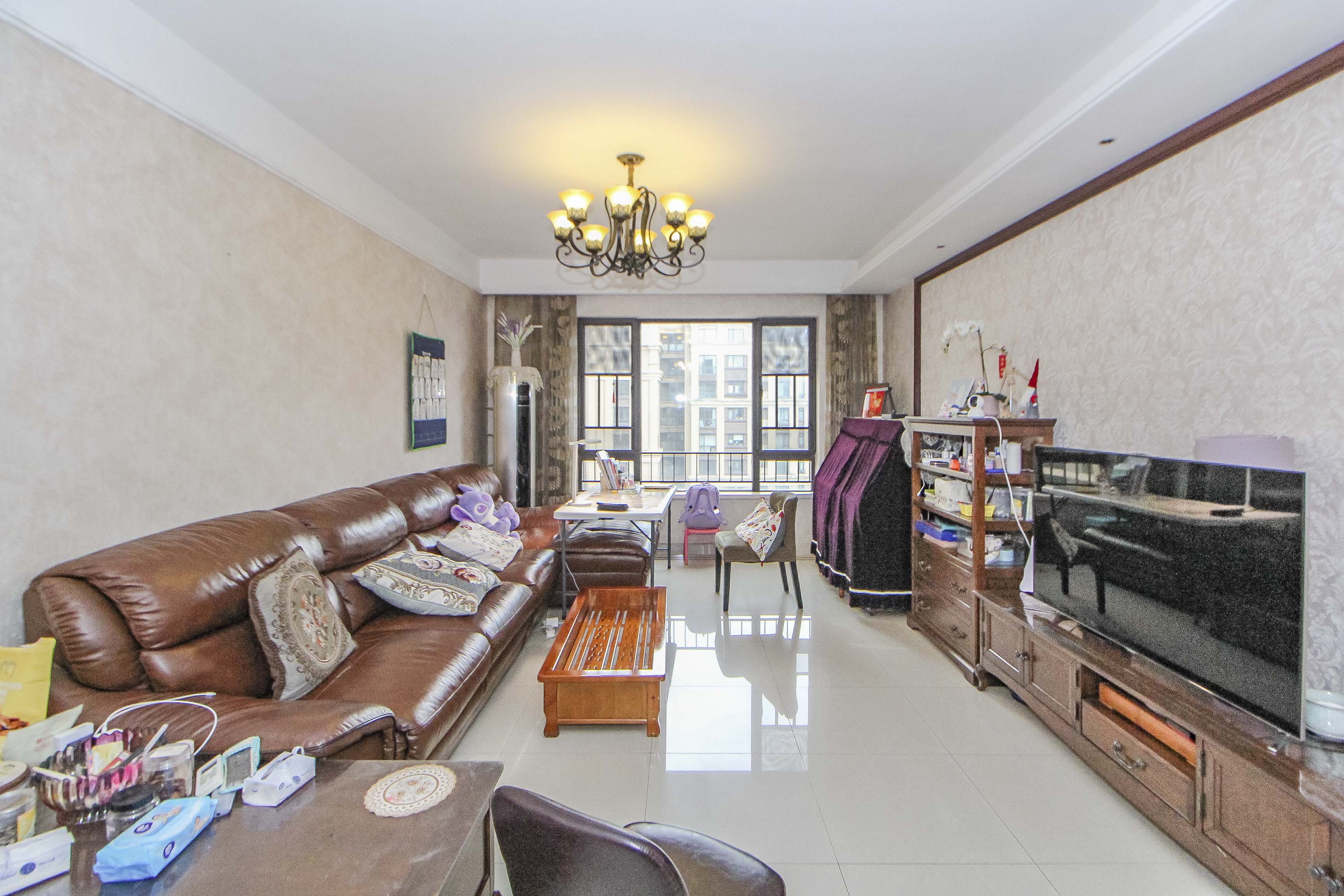 中海国际三期  4室2厅2卫    138.0万客厅