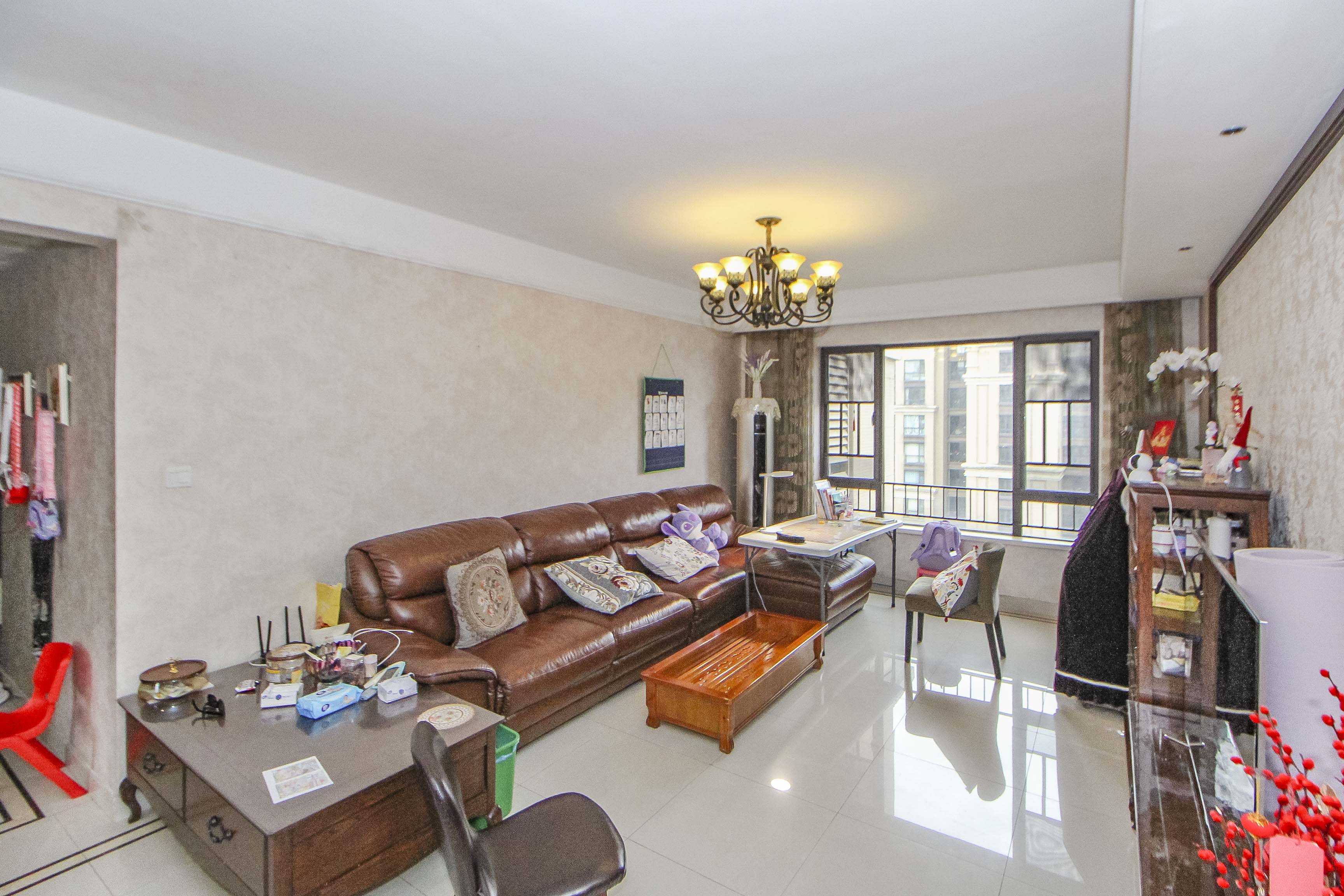 中海国际三期  4室2厅2卫    138.0万客厅