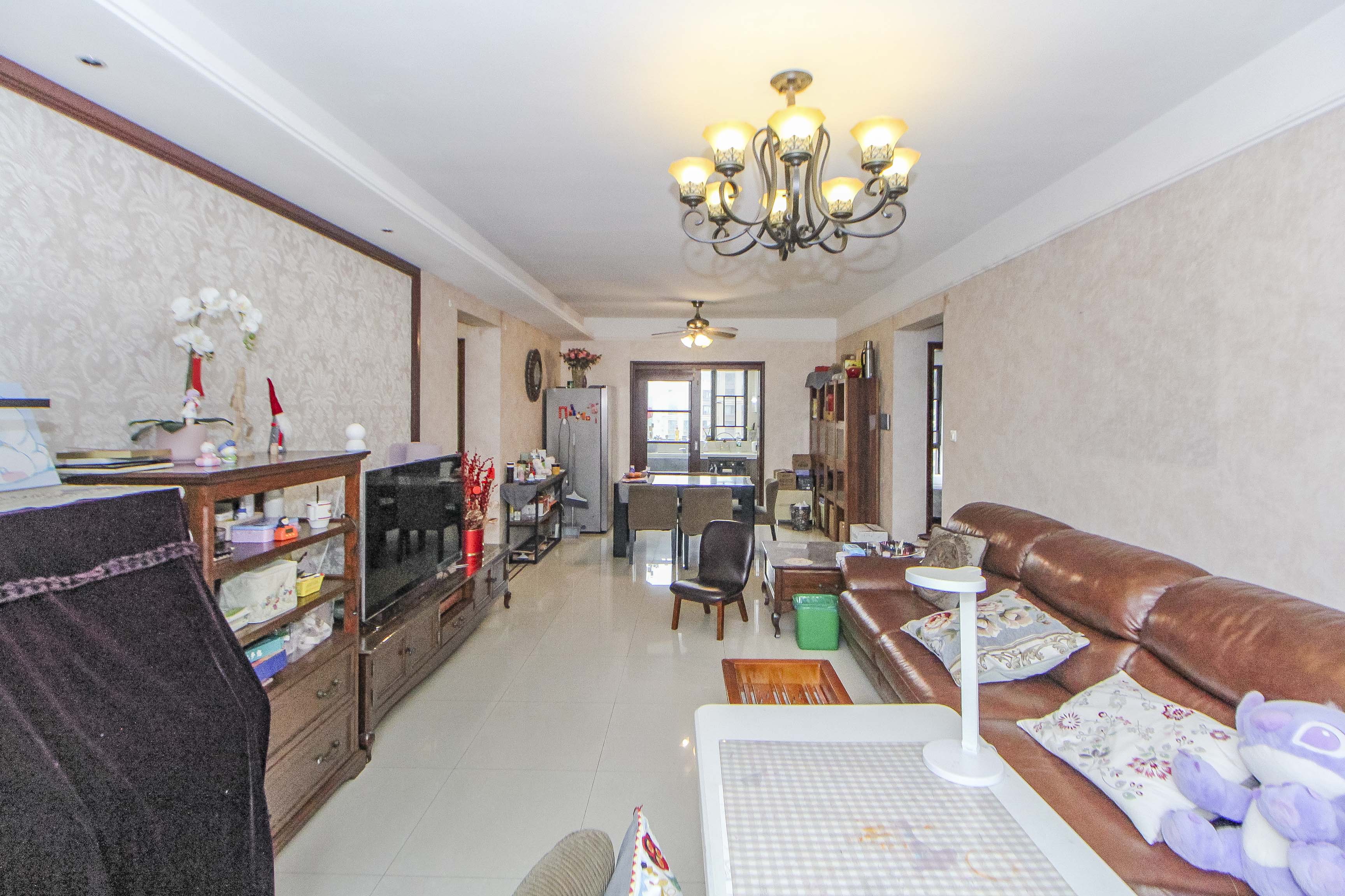 中海国际三期  4室2厅2卫    138.0万客厅