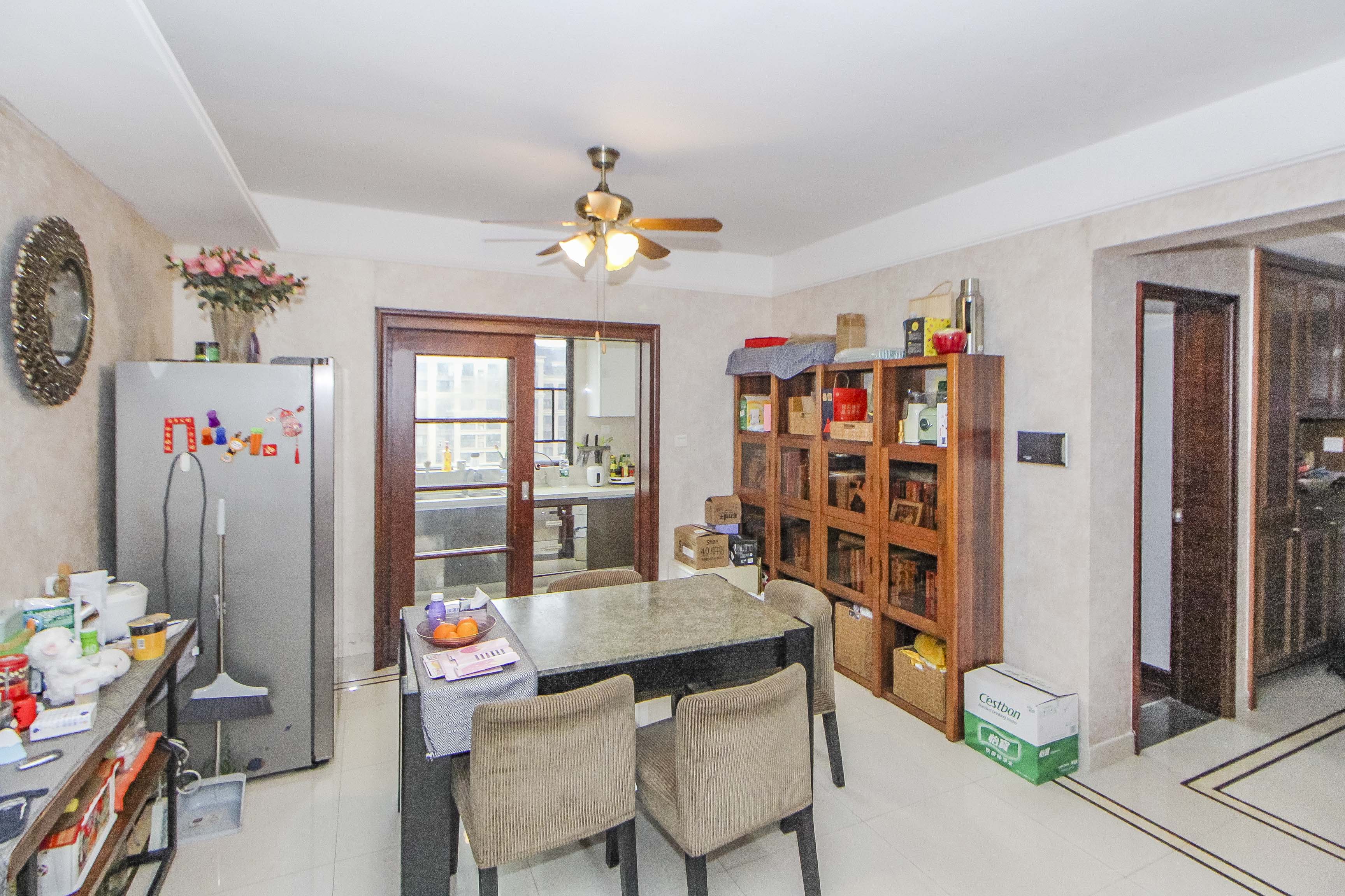 中海国际三期  4室2厅2卫    138.0万客厅