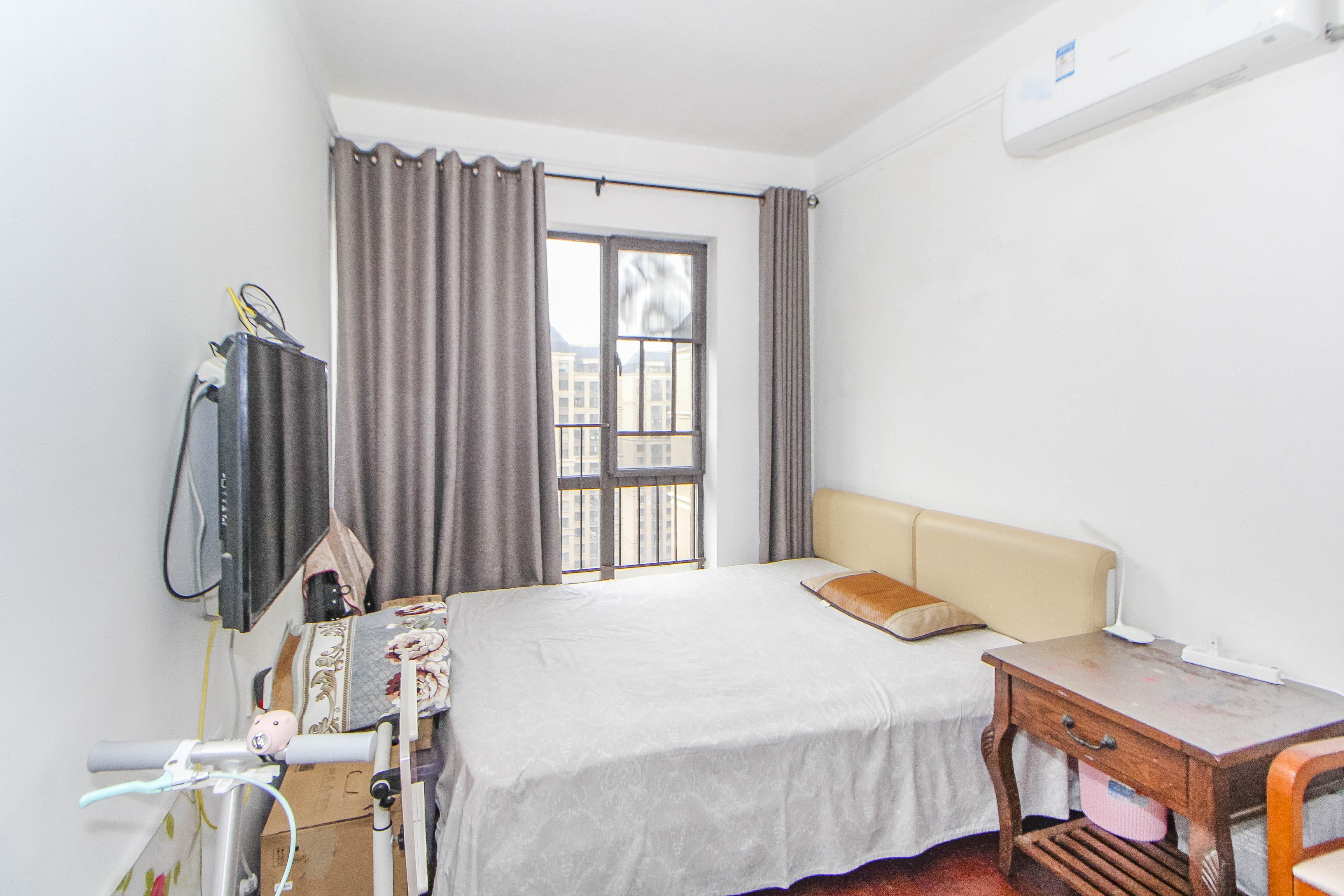 中海国际三期  4室2厅2卫    138.0万卧室