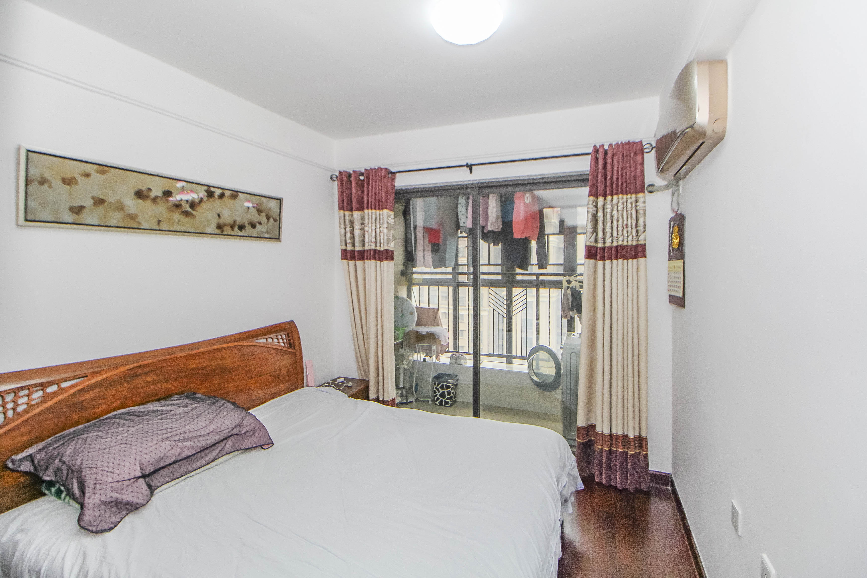 中海国际三期  4室2厅2卫    138.0万卧室