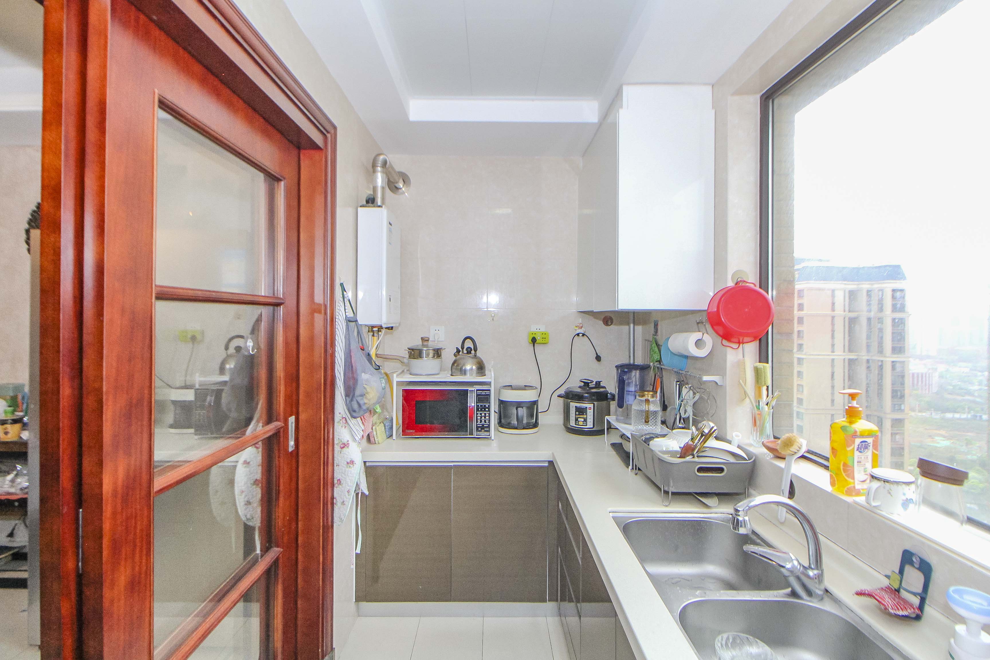 中海国际三期  4室2厅2卫    138.0万厨房