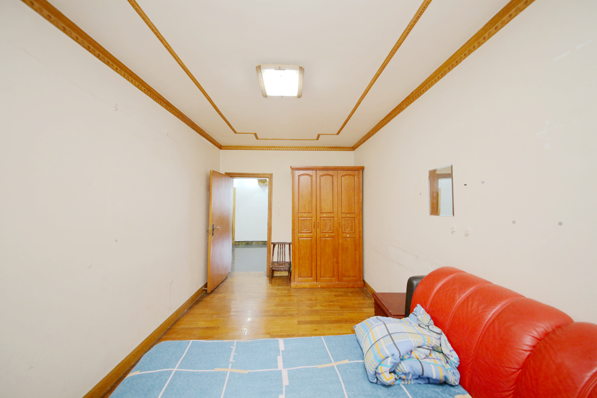 牛奶公司宿舍（和达公寓）  3室2厅2卫   80.00万卧室