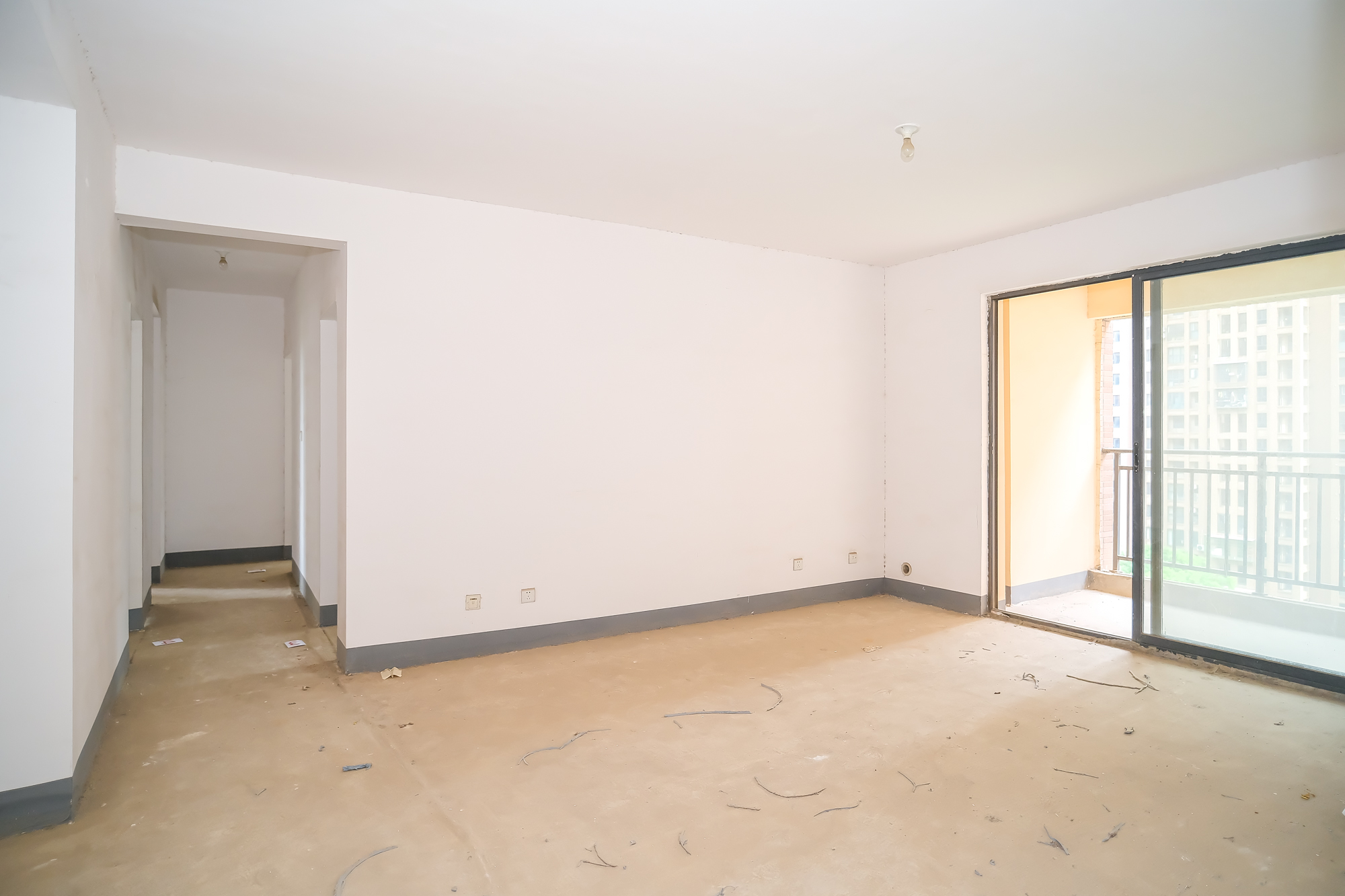 三一街区 4室2厅2卫 110.0万 三一街区 4室2厅2卫 110.0万客厅