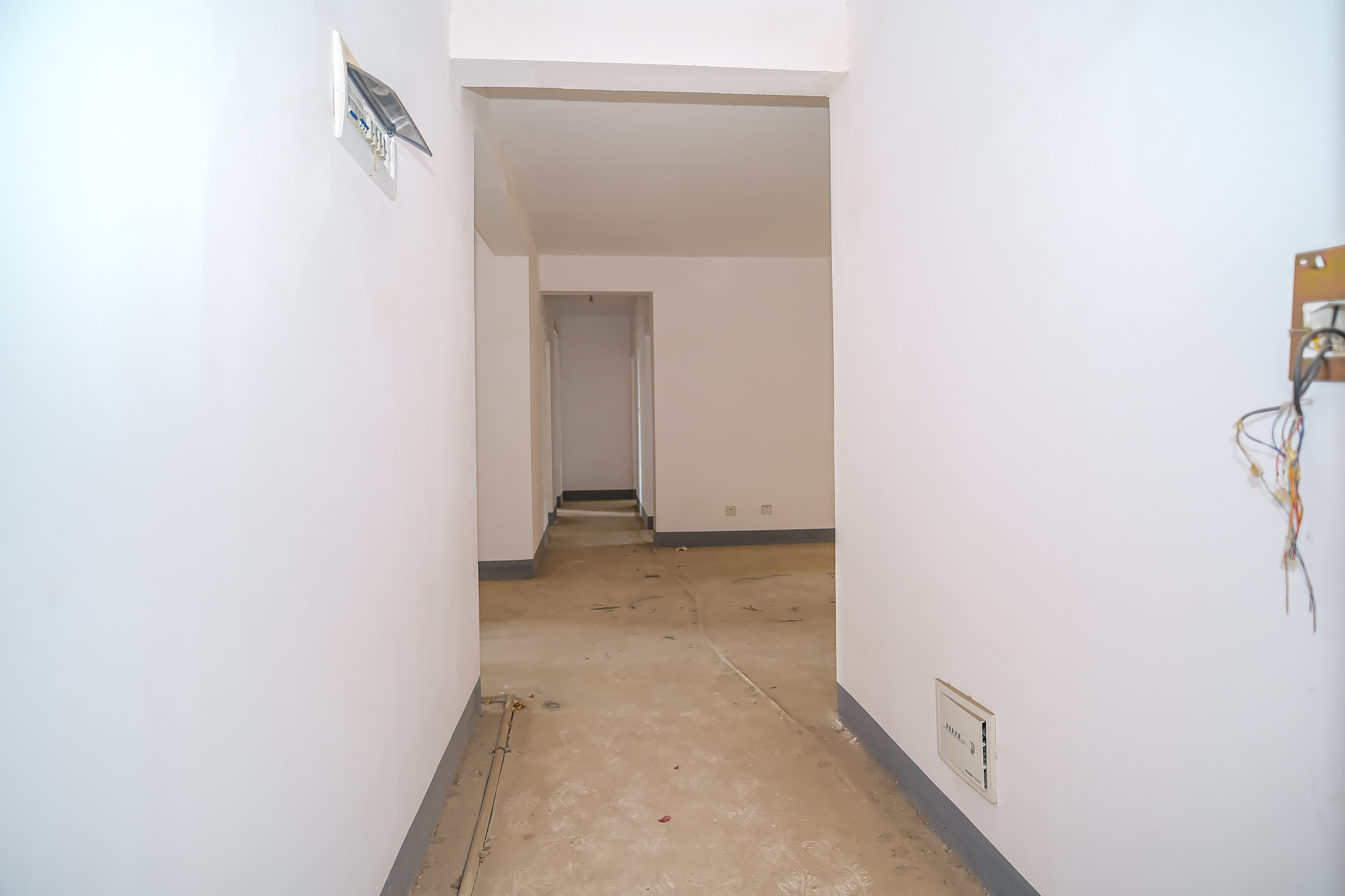三一街区  4室2厅2卫   110.00万其他
