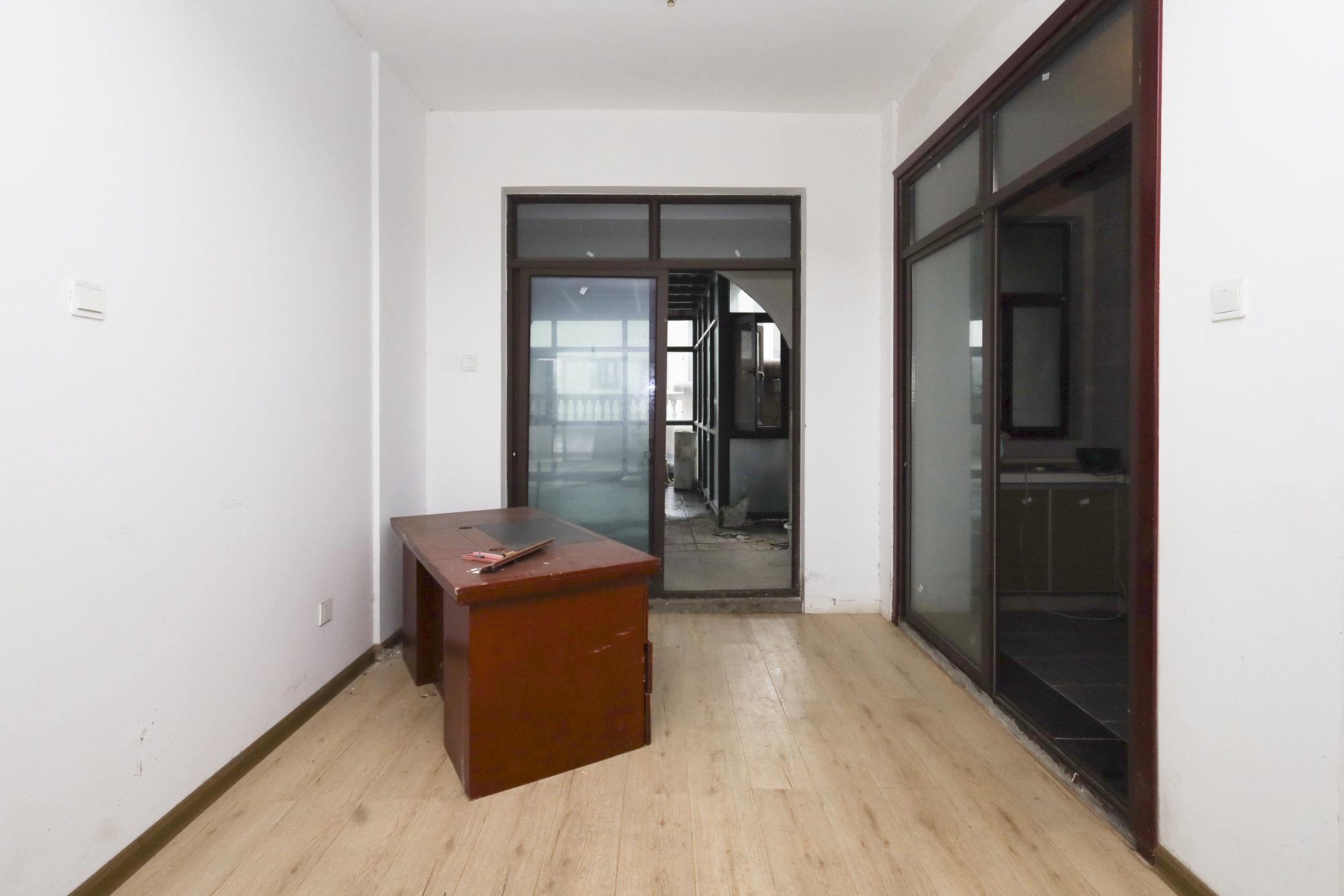 阳光丽城二期 4室2厅2卫 260.0万 阳光丽城二期 4室2厅2卫 260.0万客厅