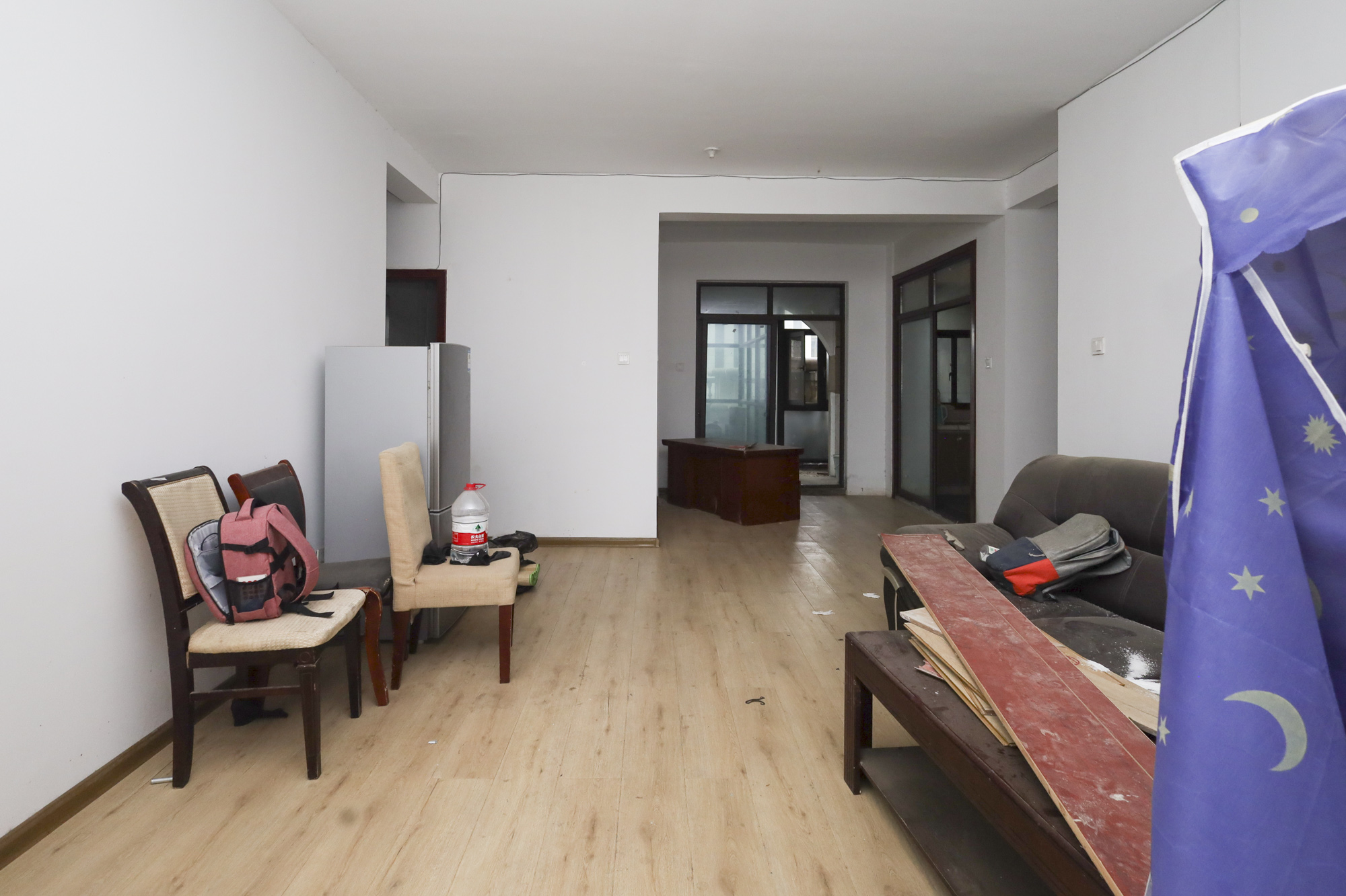 阳光丽城二期 4室2厅2卫 260.0万 阳光丽城二期 4室2厅2卫 260.0万客厅