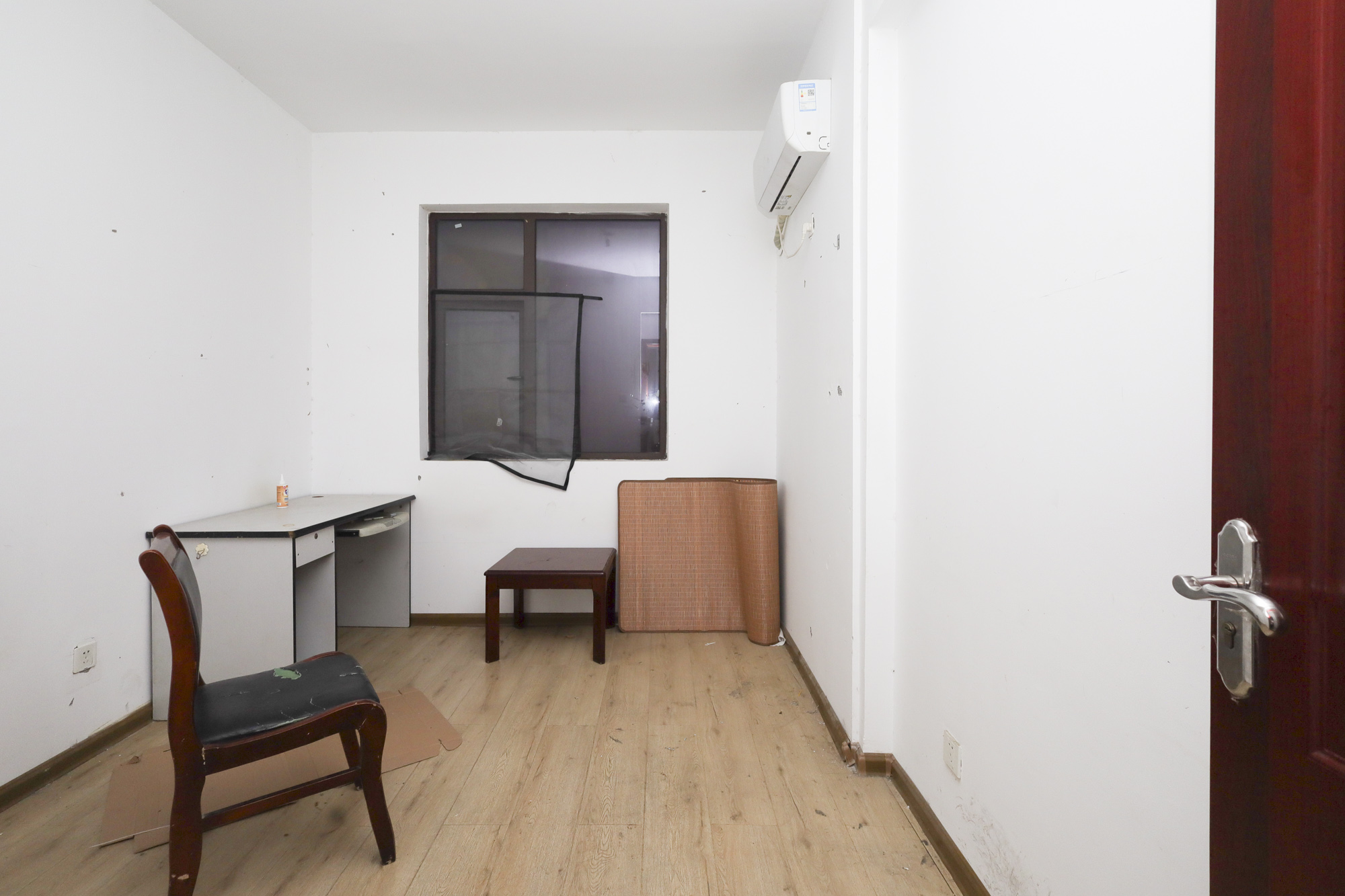 阳光丽城二期 4室2厅2卫 260.0万 阳光丽城二期 4室2厅2卫 260.0万卧室