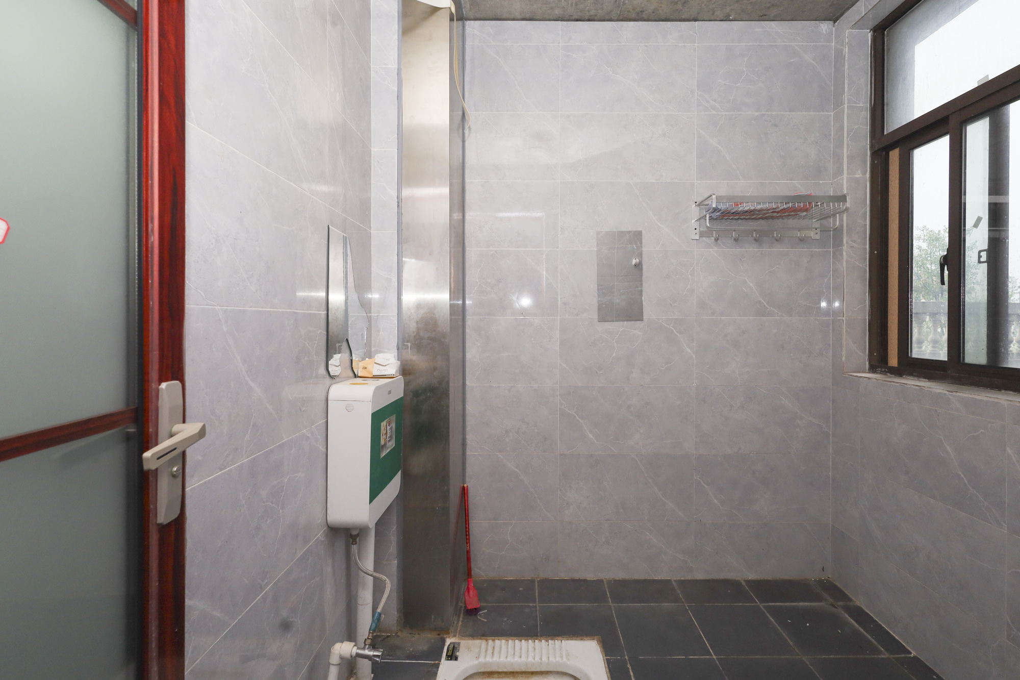 阳光丽城二期 4室2厅2卫 260.0万 阳光丽城二期 4室2厅2卫 260.0万卫生间