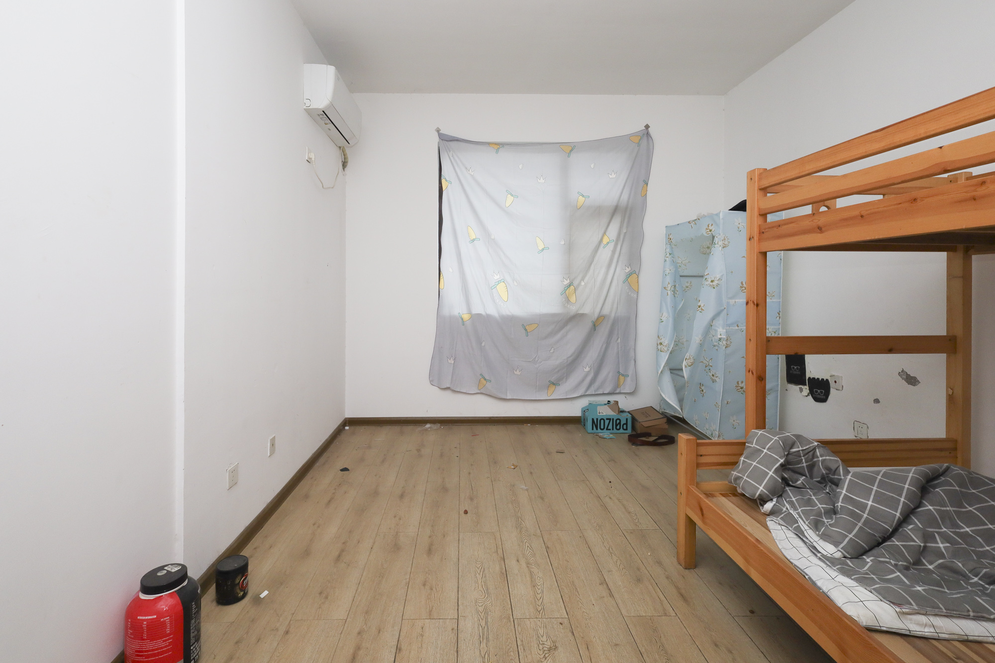 阳光丽城二期 4室2厅2卫 260.0万 阳光丽城二期 4室2厅2卫 260.0万卧室